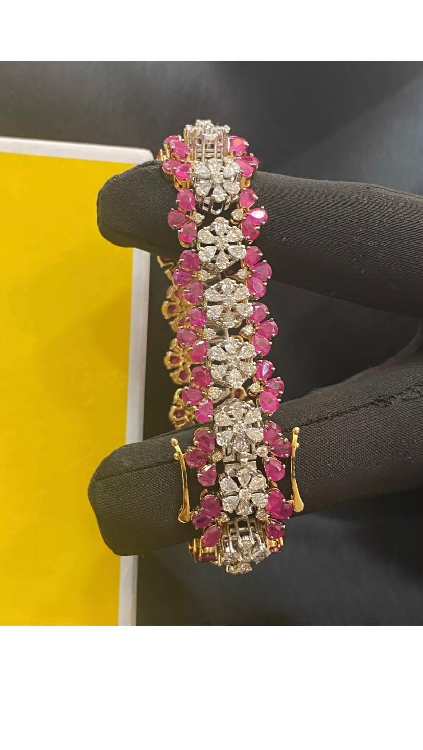 23.65 Carat Natural Rubies  7.40 Carat Diamonds Gold Bracelet For Sale 5