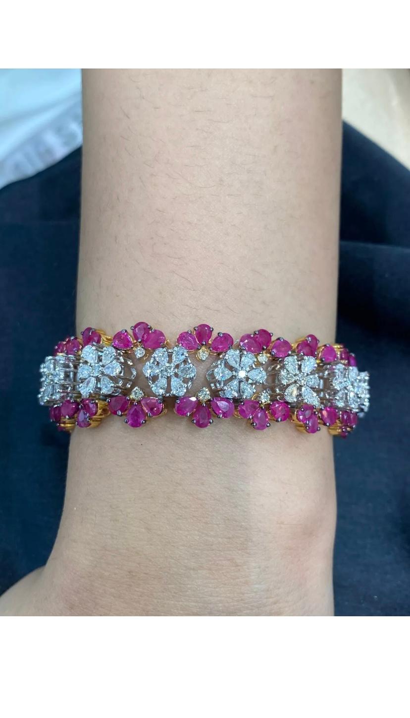 23.65 Carat Natural Rubies  7.40 Carat Diamonds Gold Bracelet For Sale 7