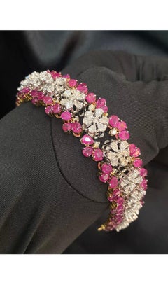 23,65 Karat natürliche Rubine  Goldarmband mit 7,40 Karat Diamanten