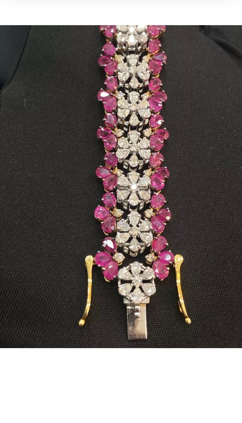 23.65 Carat Natural Rubies  7.40 Carat Diamonds Gold Bracelet In New Condition For Sale In Massafra, IT