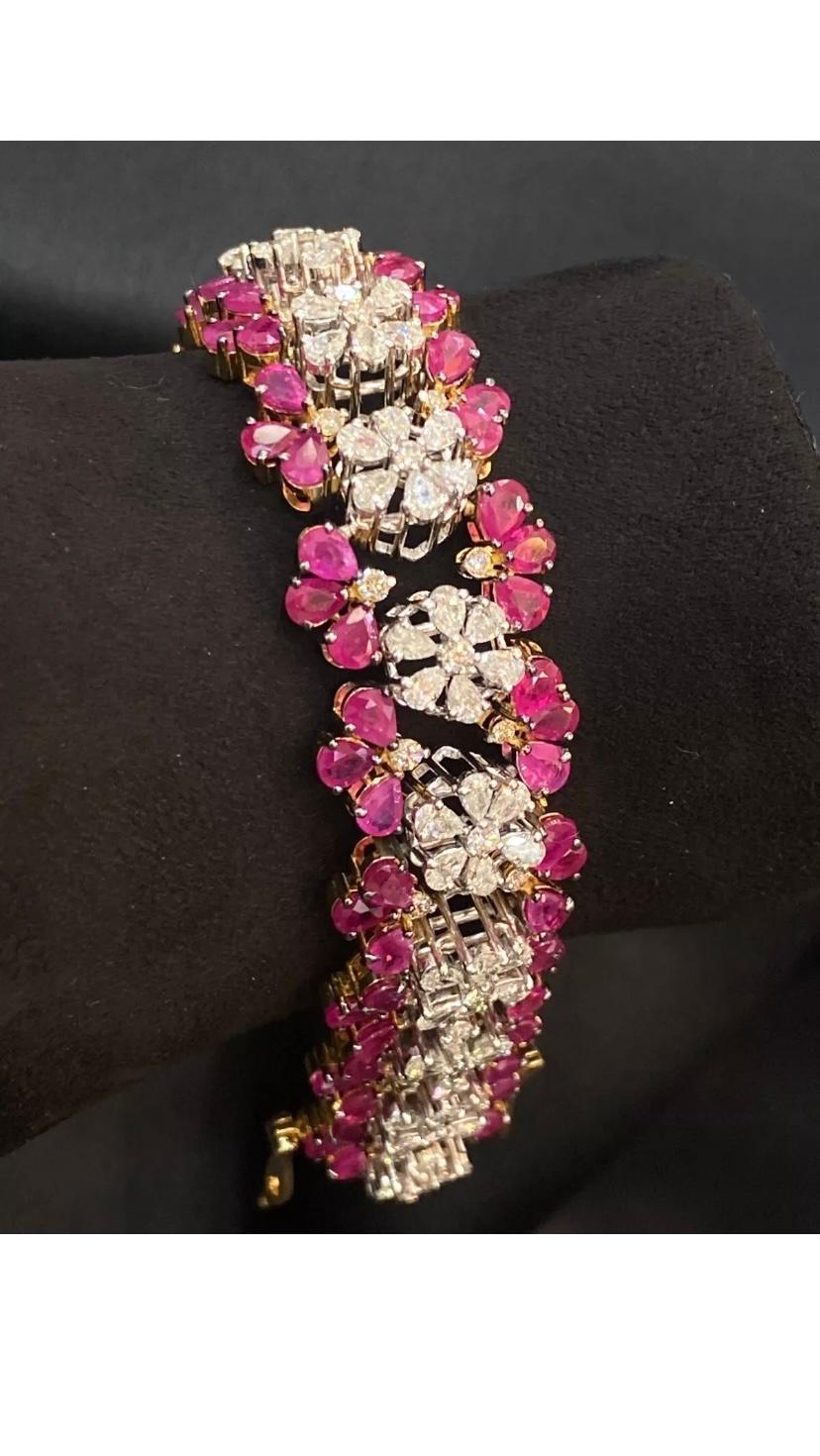23.65 Carat Natural Rubies  7.40 Carat Diamonds Gold Bracelet For Sale 2