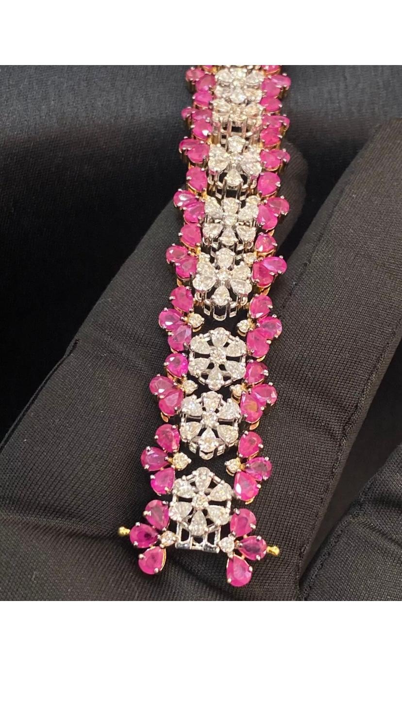 23.65 Carat Natural Rubies  7.40 Carat Diamonds Gold Bracelet For Sale 3