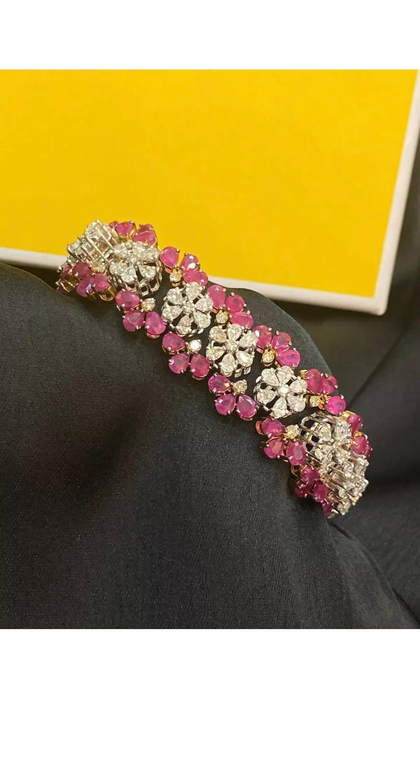 23.65 Carat Natural Rubies  7.40 Carat Diamonds Gold Bracelet For Sale 4