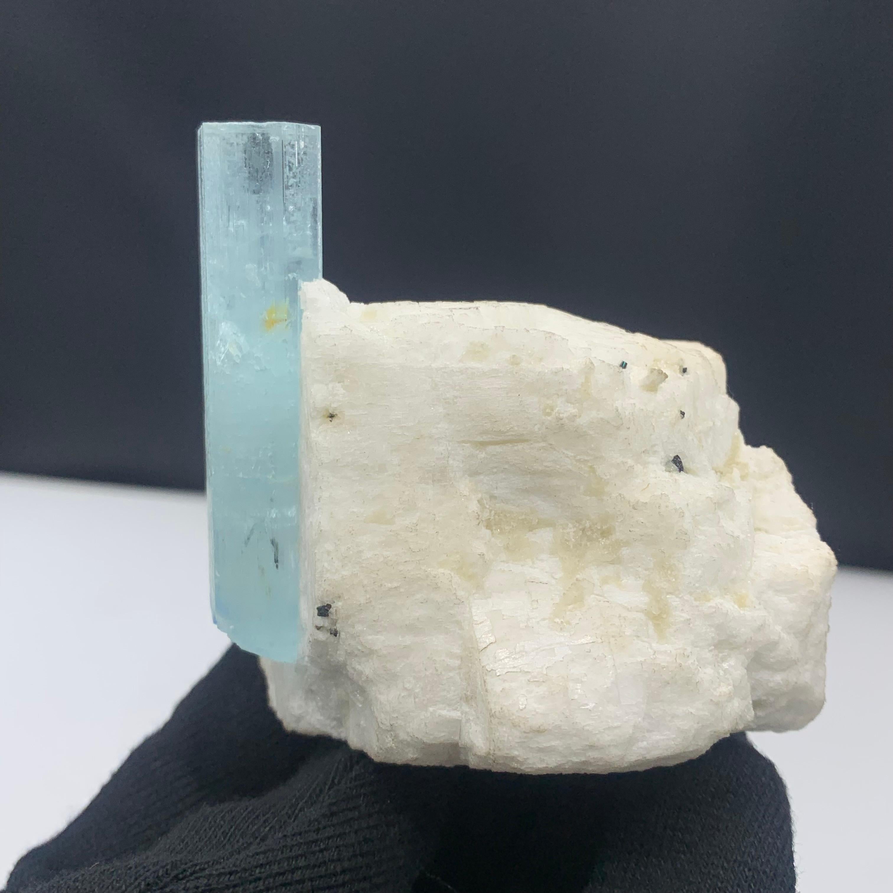 236.5 Gram Pretty Aquamarine Crystal On Feldspar From Shigar Valley, Pakistan  In Good Condition For Sale In Peshawar, PK