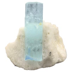236.5 Grammes Joli cristal d'aigue-marine sur feldspath provenant de la vallée de Shigar, Pakistan 