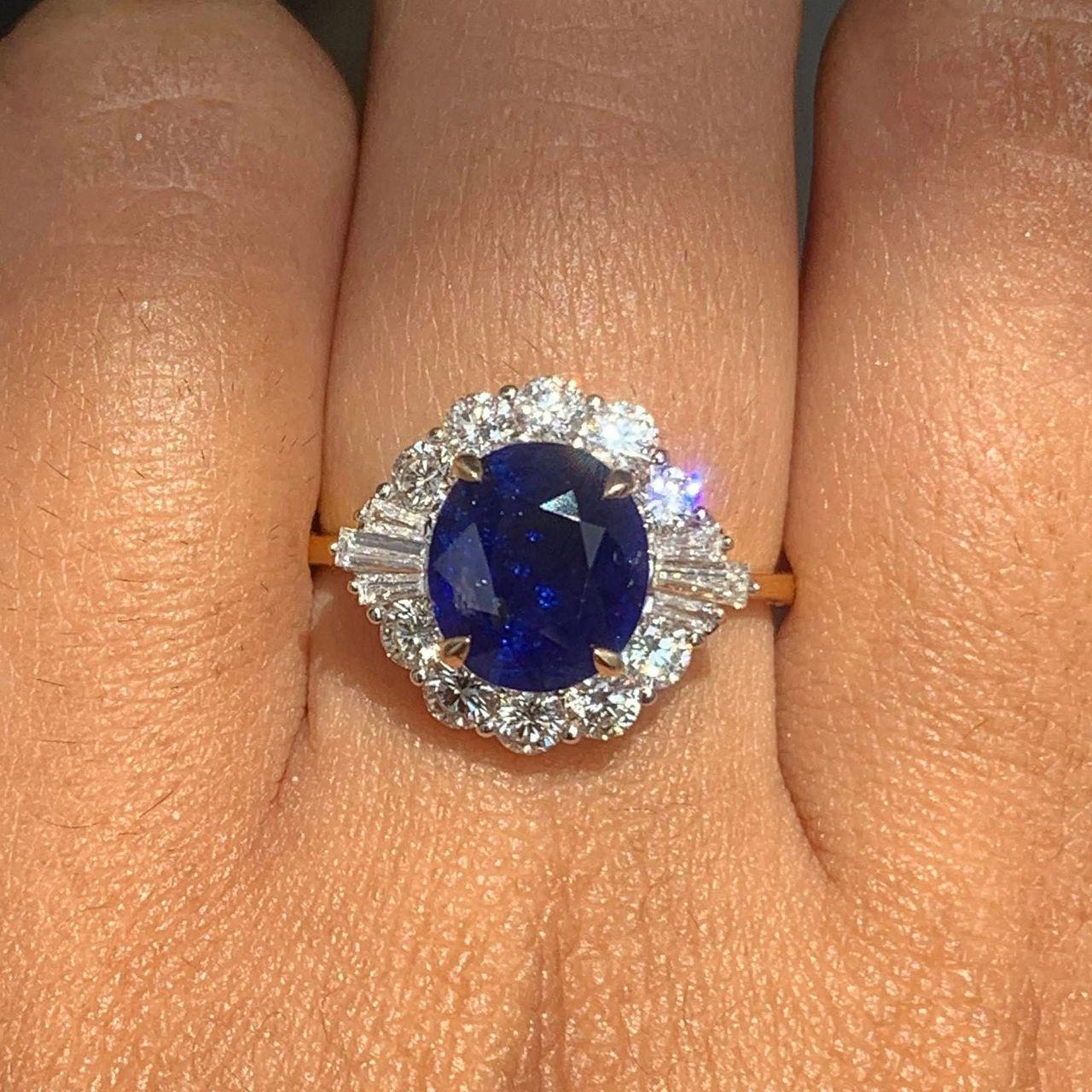 Modern 2.37 Carat Ceylon Blue Sapphire & Diamond Ring For Sale