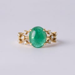 2,37 Karat Grüner Smaragd Cabochon und Diamant Cocktail-Ring