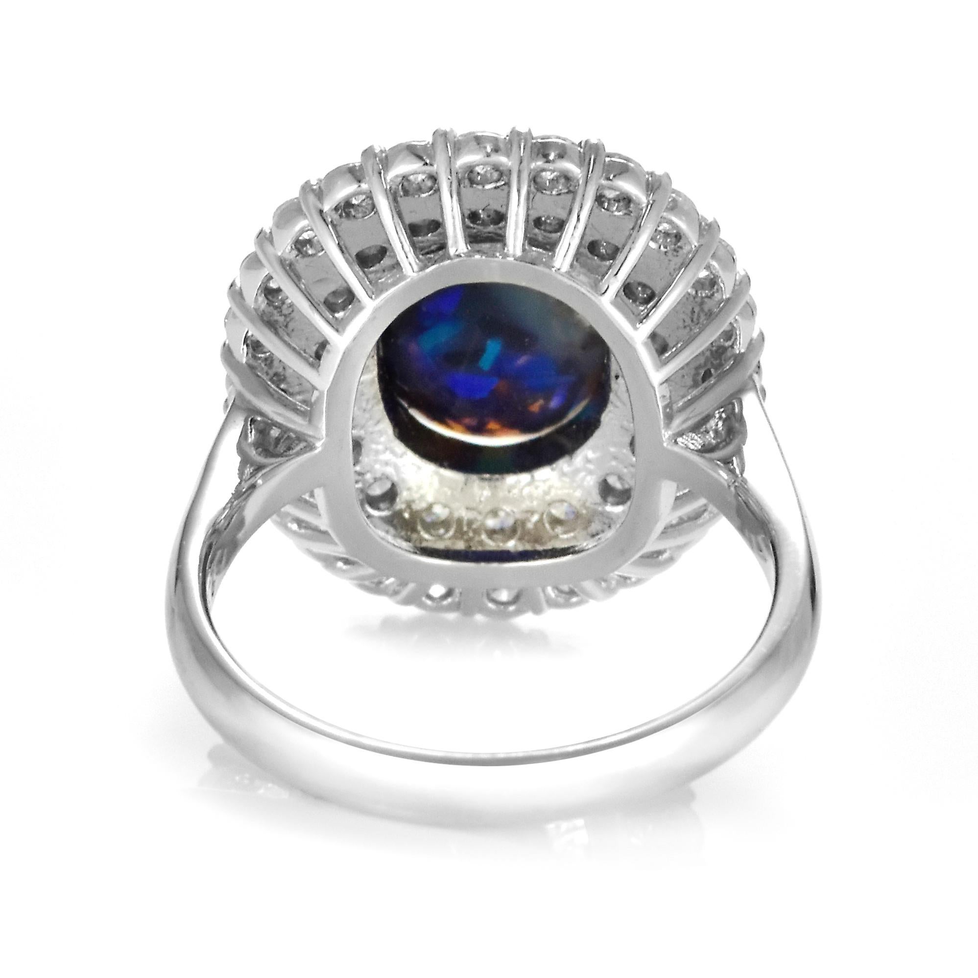Anillo de ópalo negro australiano natural de 2.37 quilates y diamantes en platino Moderno en venta