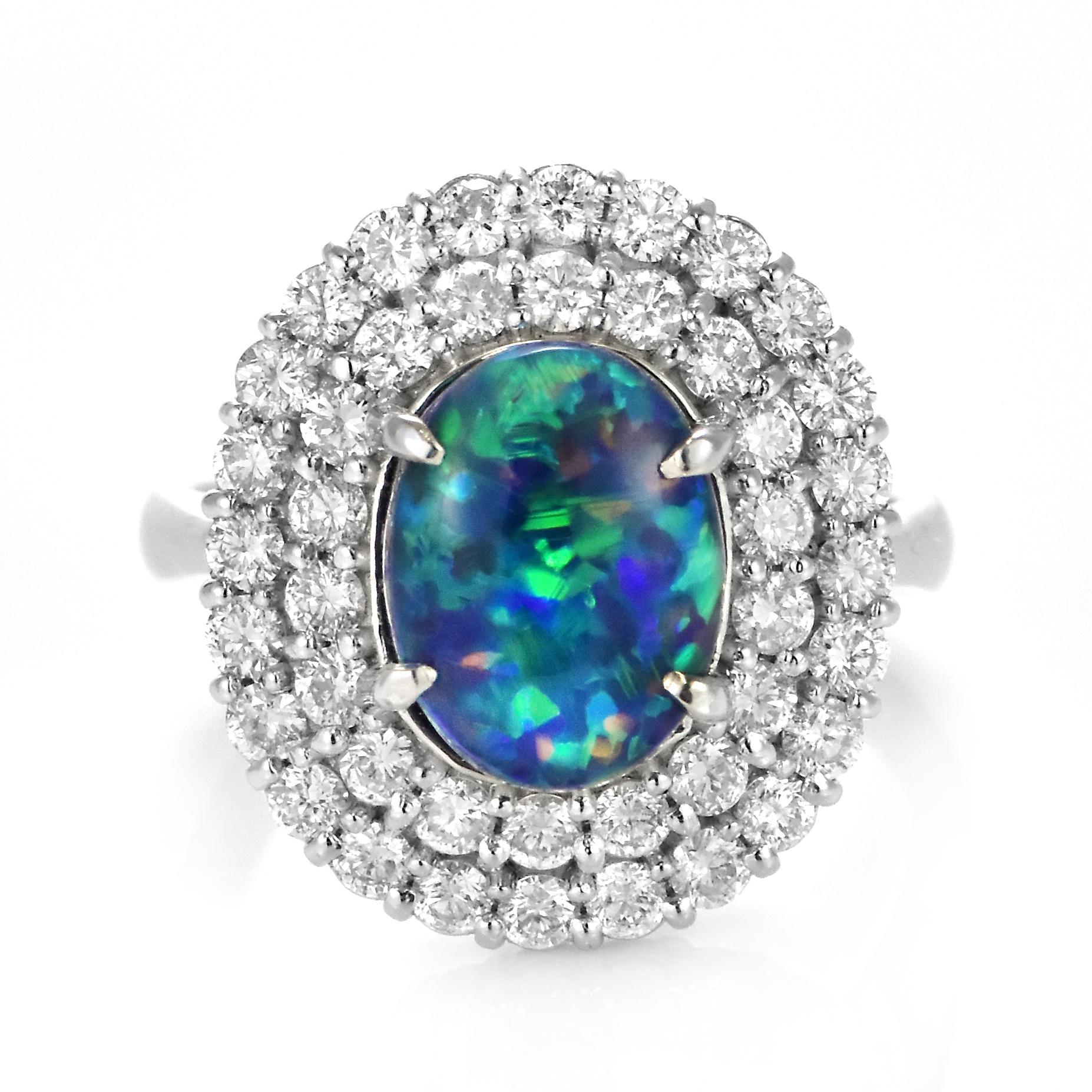De las mujeres Anillo de ópalo negro australiano natural de 2.37 quilates y diamantes en platino en venta