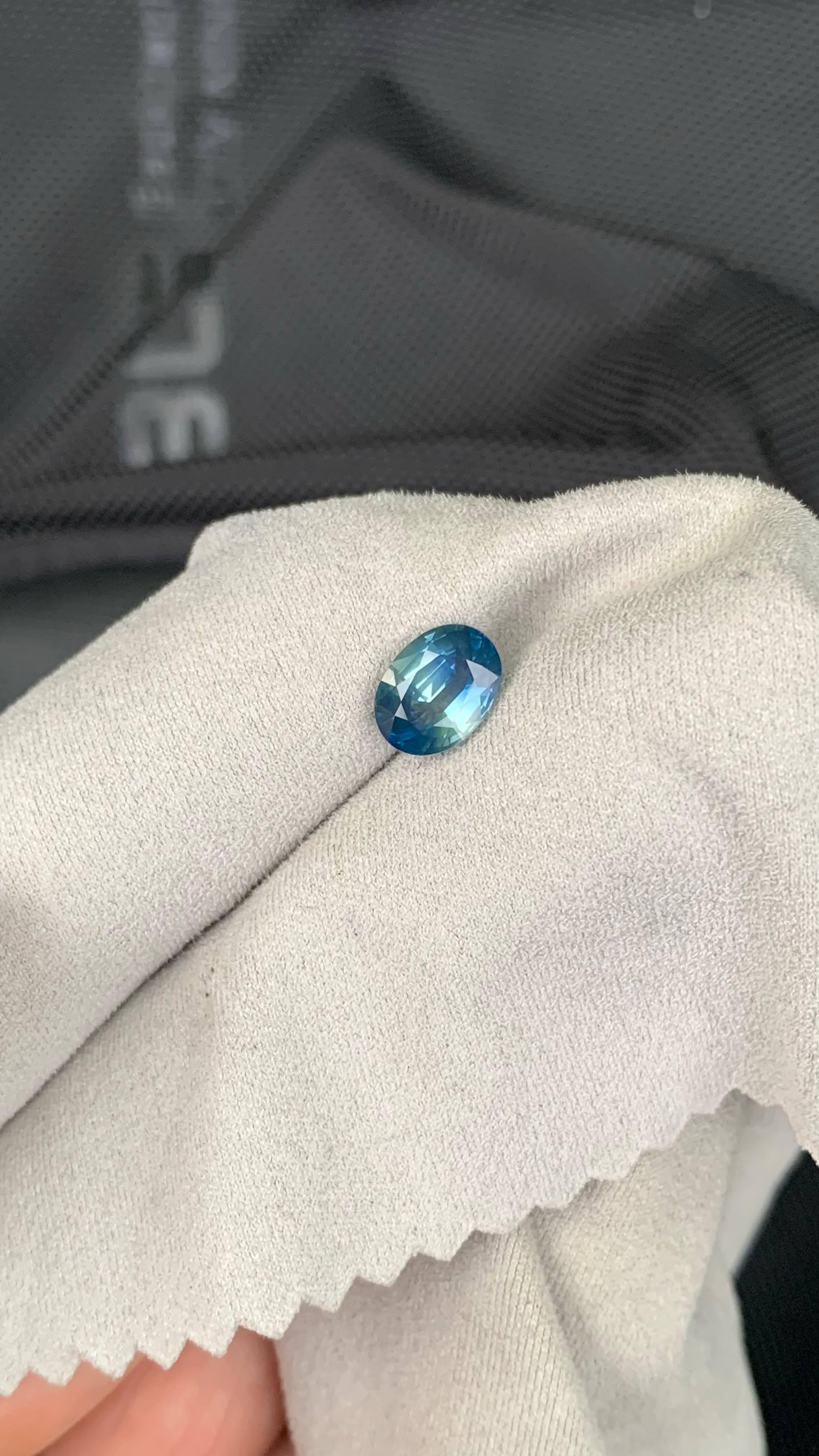 2,37 quilates de zafiro azul bicolor natural suelto talla oval gema de Sri Lanka Moderno en venta