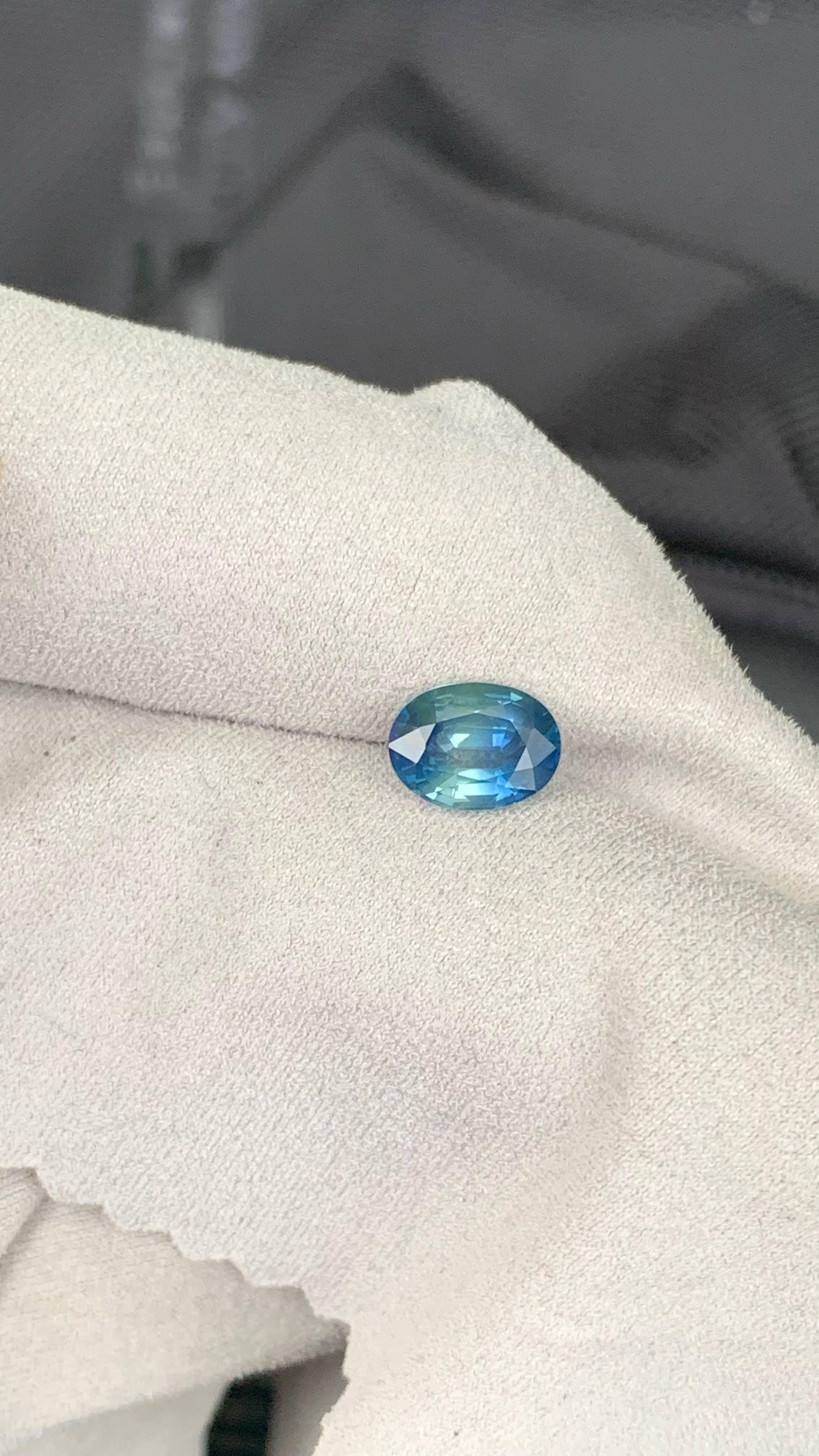 2,37 quilates de zafiro azul bicolor natural suelto talla oval gema de Sri Lanka en Nuevo estado para la venta en Bangkok, TH