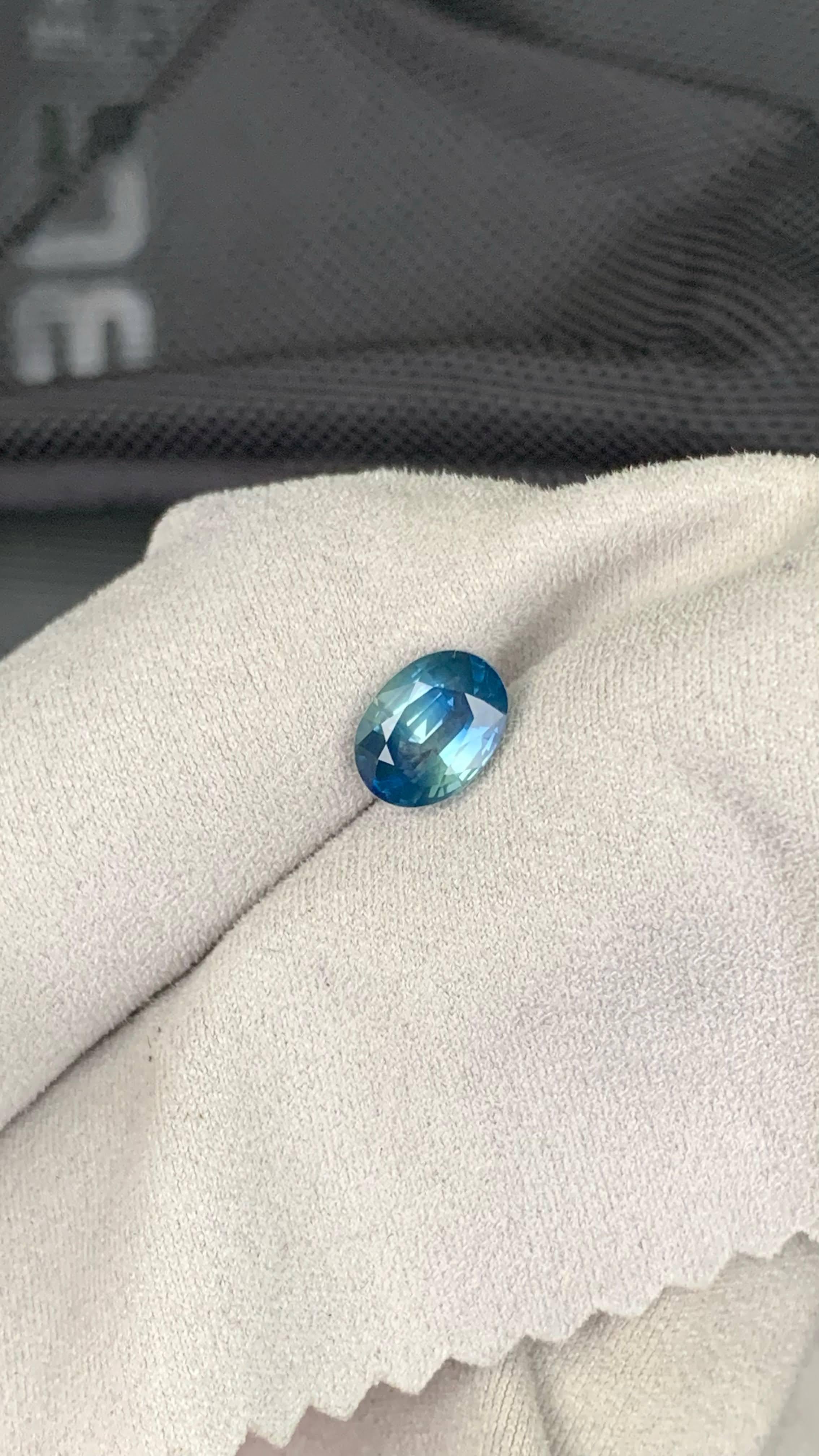 Femenino o masculino 2,37 quilates de zafiro azul bicolor natural suelto talla oval gema de Sri Lanka en venta