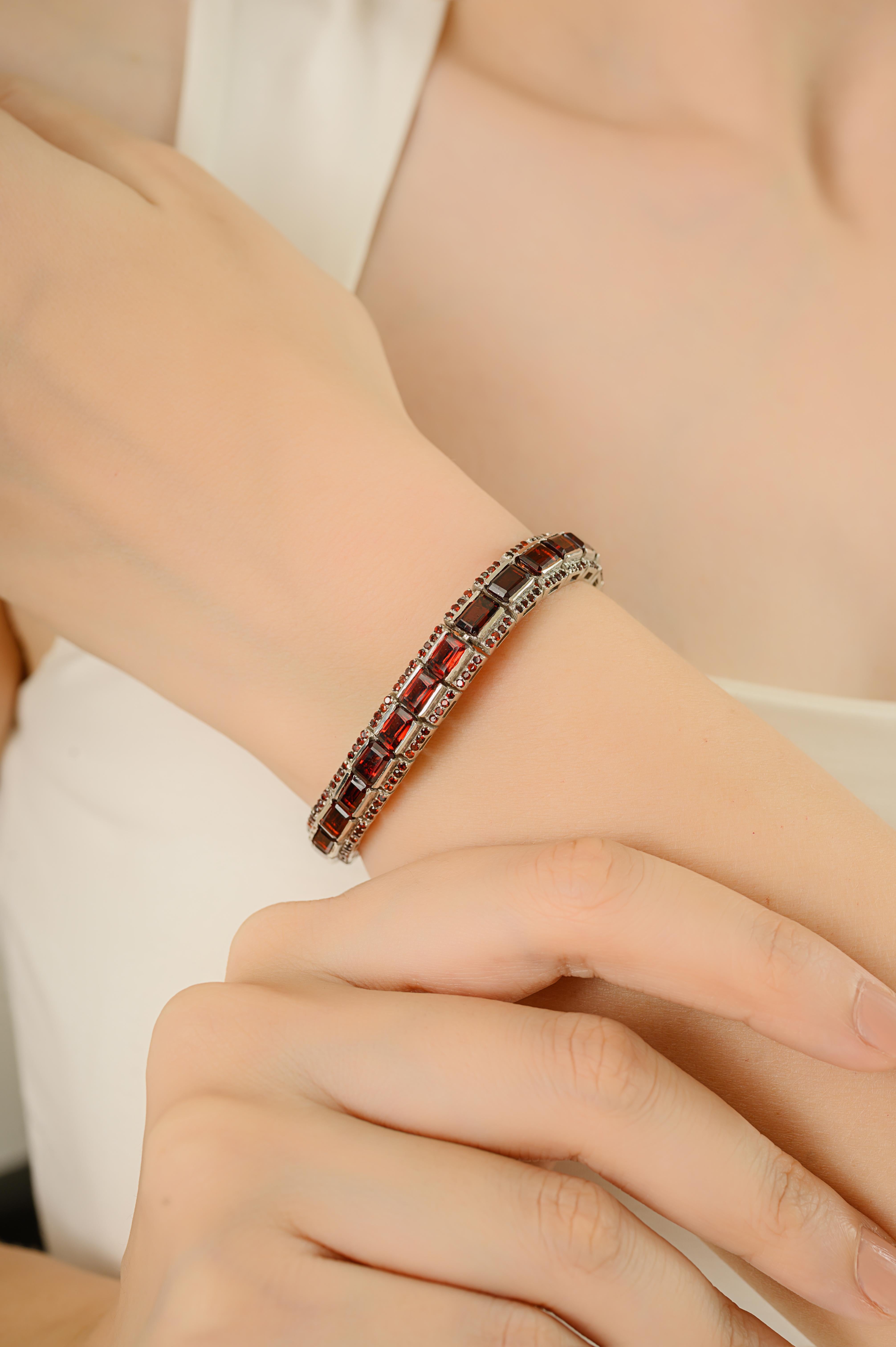 Granate rojo profundo de 23,75 qt Pulsera de tenis apilable de plata 925 con piedra de nacimiento de enero Corte octogonal en venta