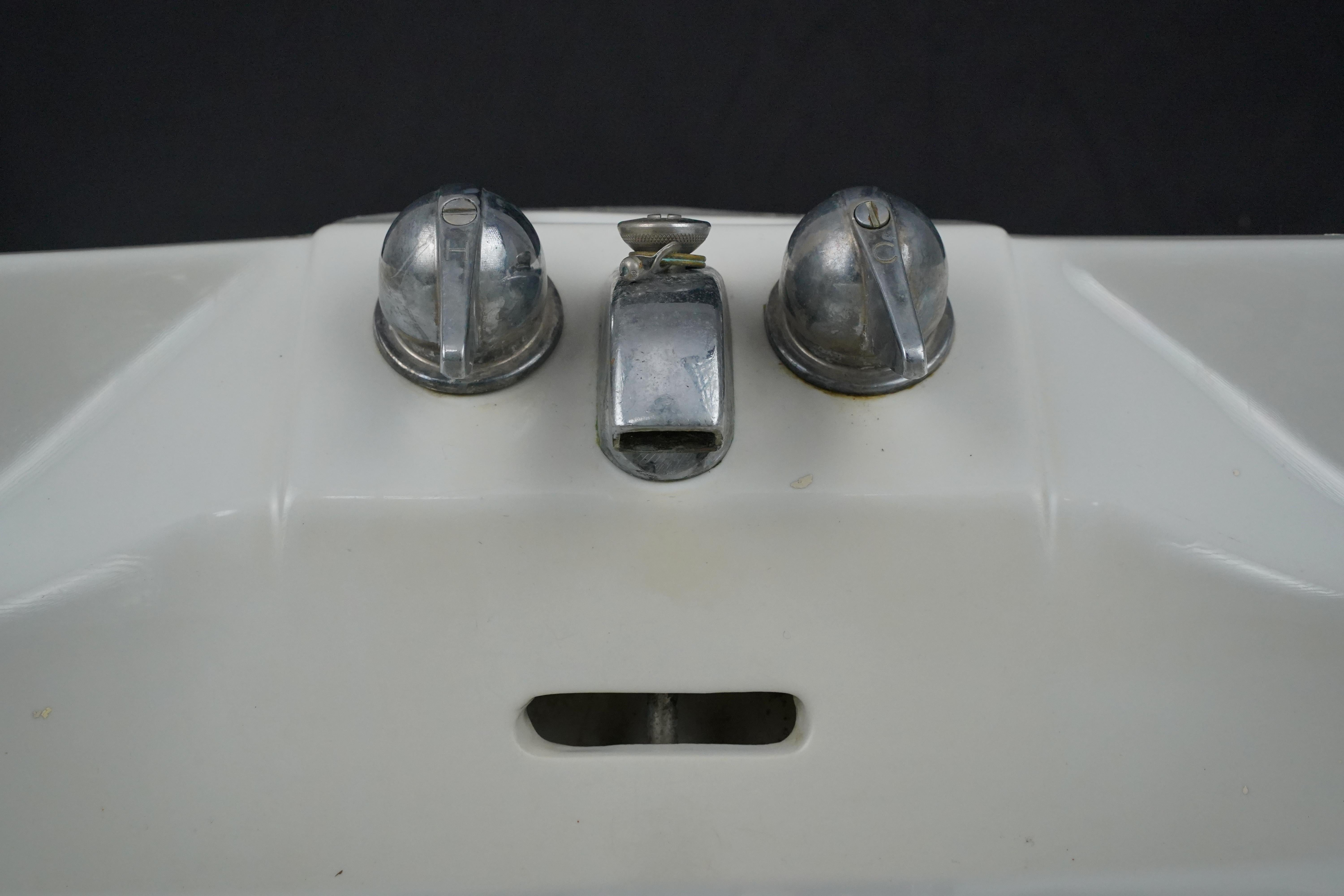 23.75 in. Crane Cornate White Corner Wall Sink In Good Condition For Sale In New York, NY