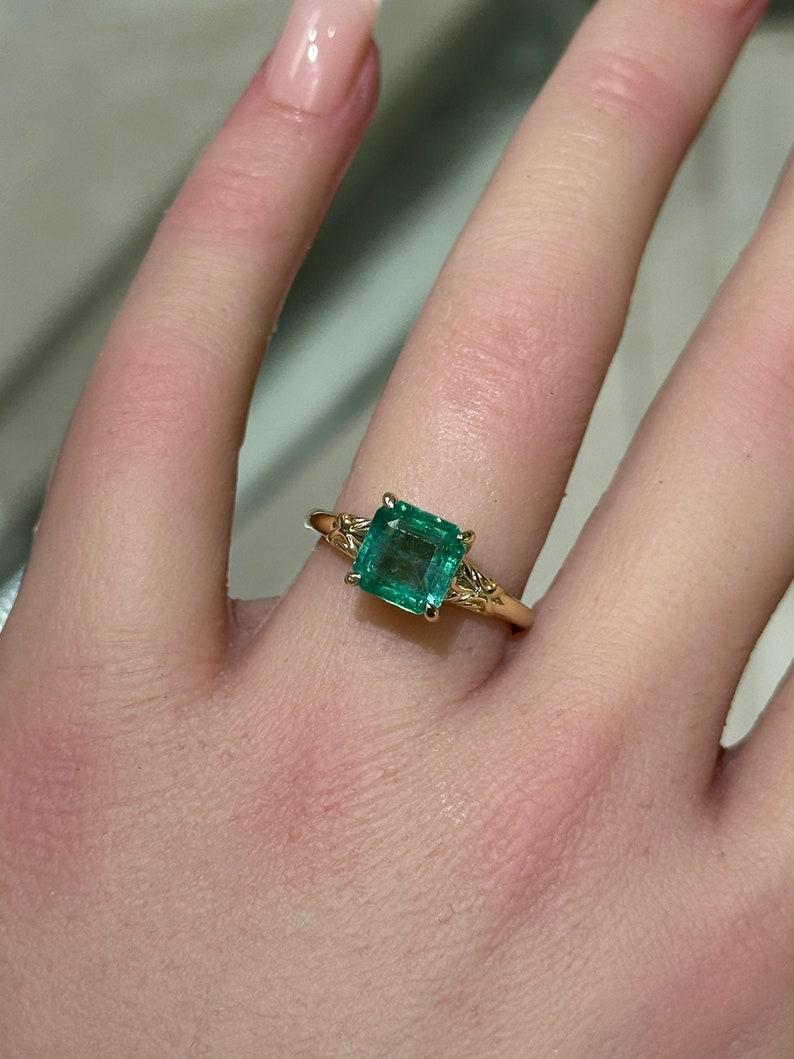 Moderne 2.37ct 14K Bague solitaire émeraude Asscher Cut - Bluish Green Floral Prong 585 en vente