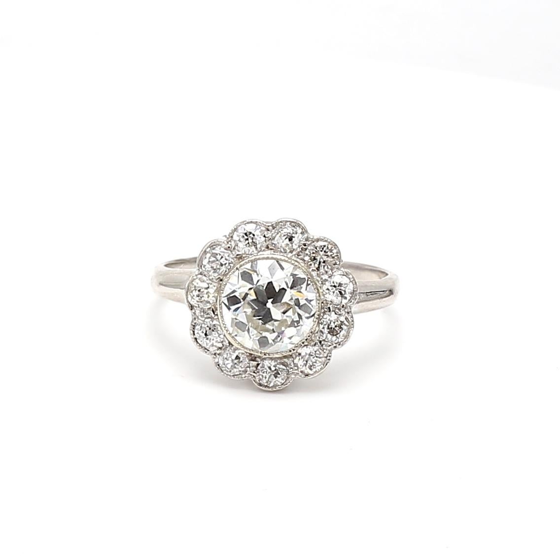2.37ct Old European & Brilliant Cut H VS2 Diamond Platinum Edwardian Halo Ring (Bague Halo en platine) en vente 2