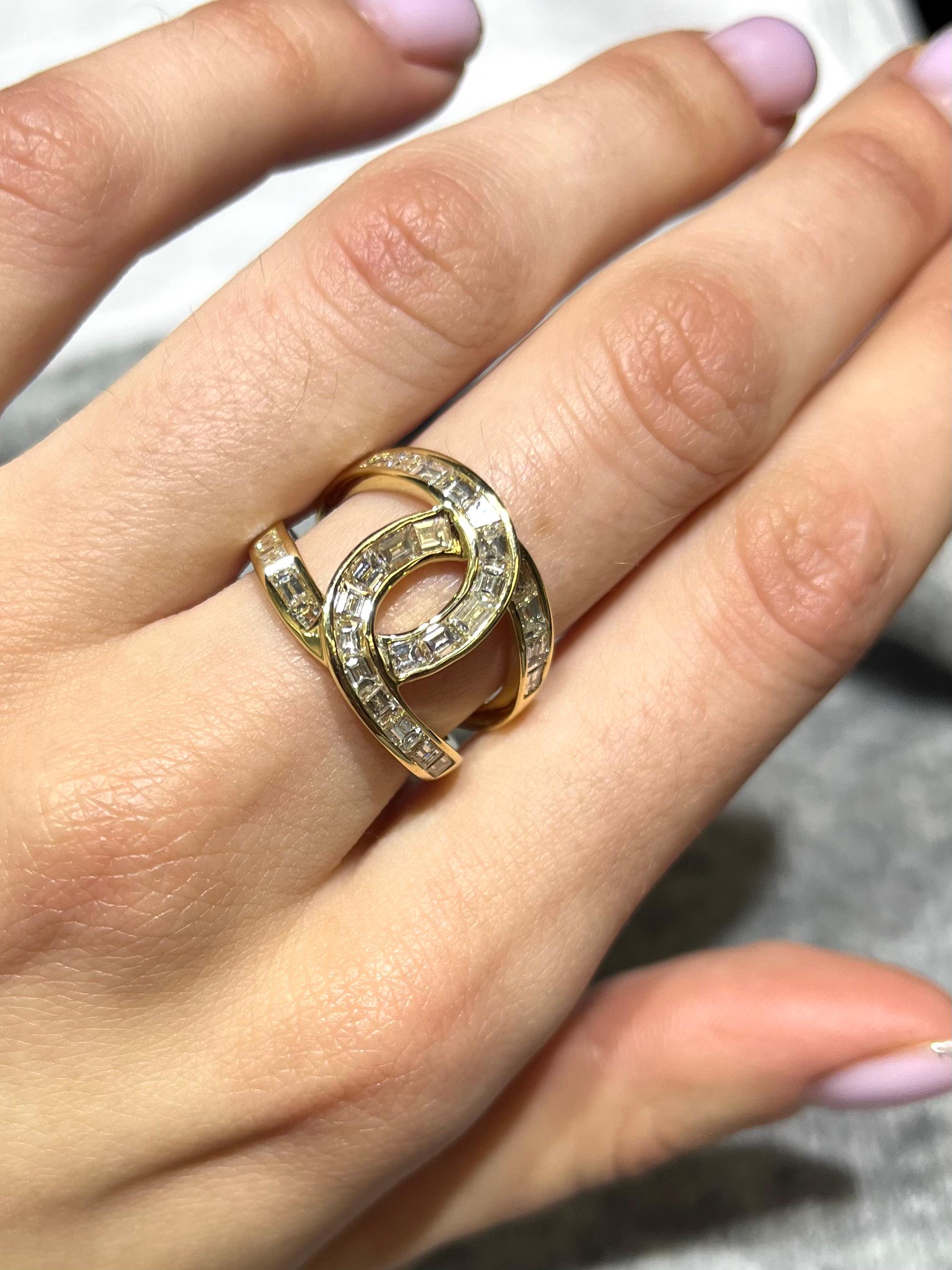 2.38 Carat Diamond Baguette Interwoven Statement Ring 18K Yellow Gold In New Condition For Sale In New York, NY