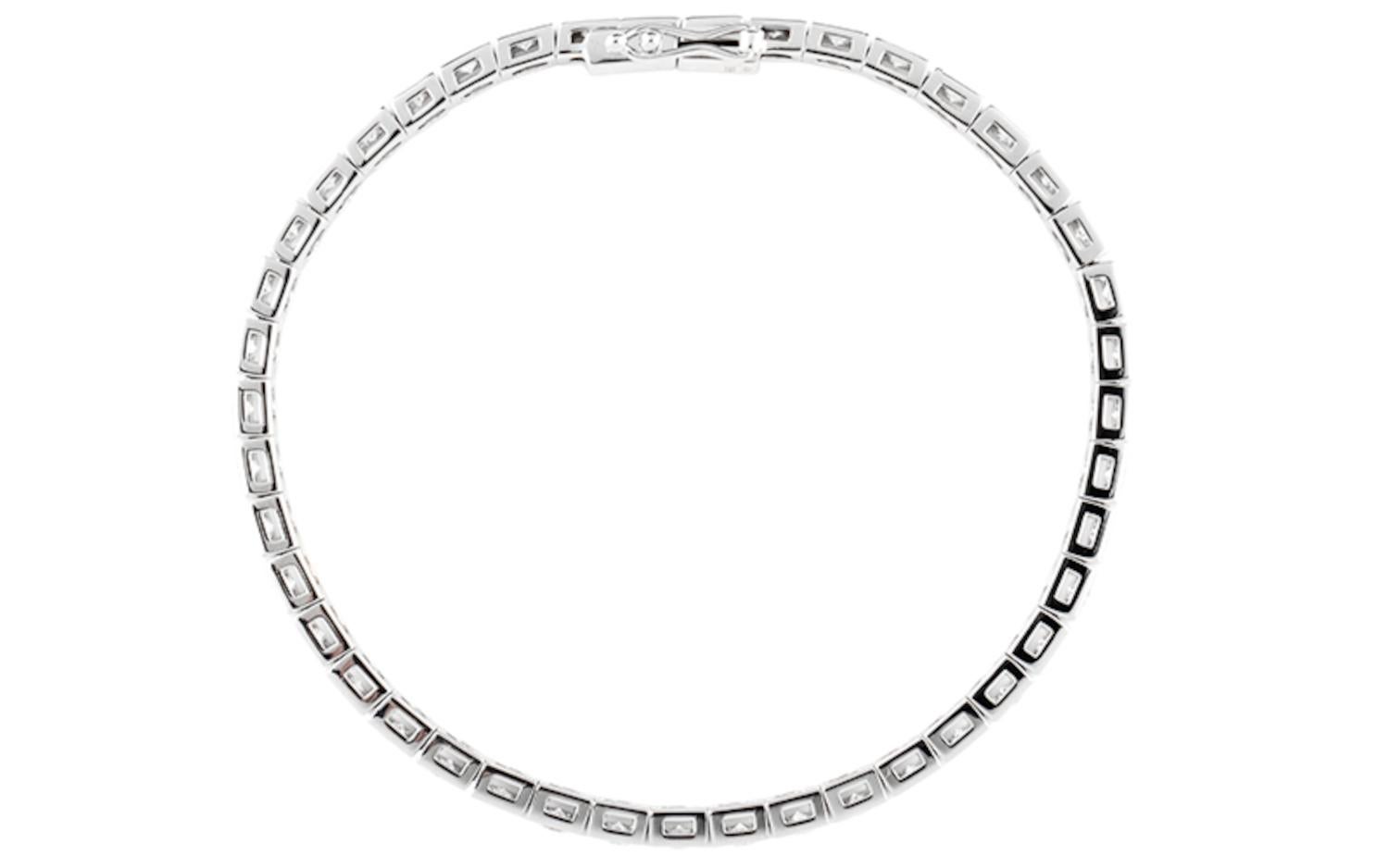 Round Cut 2.38 Carat E-F Color VS Clarity Princess Illusion 18K White Gold Tennis Bracelet For Sale