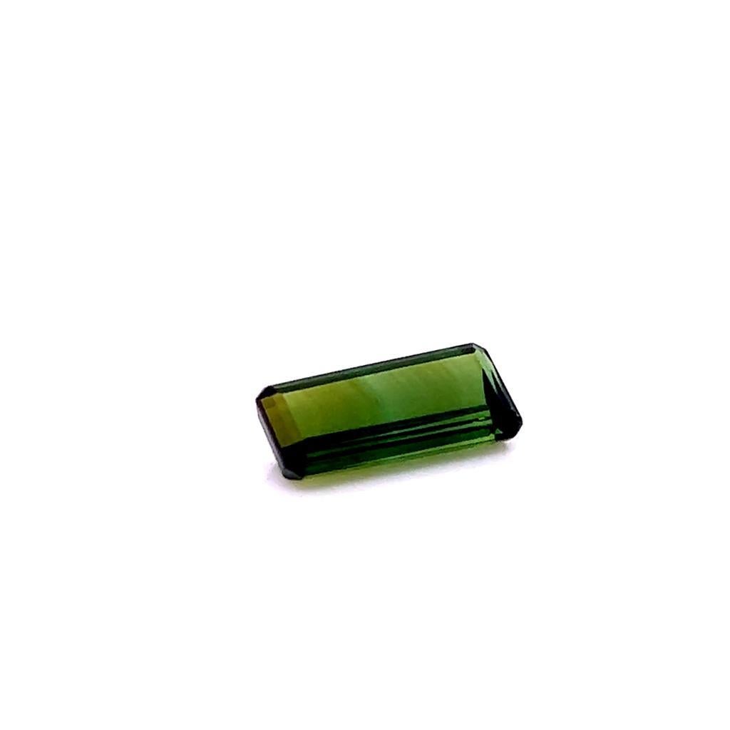 Turmalina talla esmeralda de 2.38 quilates.

Esta magnífica Turmalina talla Esmeralda pesa 2,38 Quilates y mide 12,2 mm por 5,5 mm por 3,3 mm.

Es el candidato perfecto para una colección de piedras preciosas.

Si deseas crear una pieza de joyería a