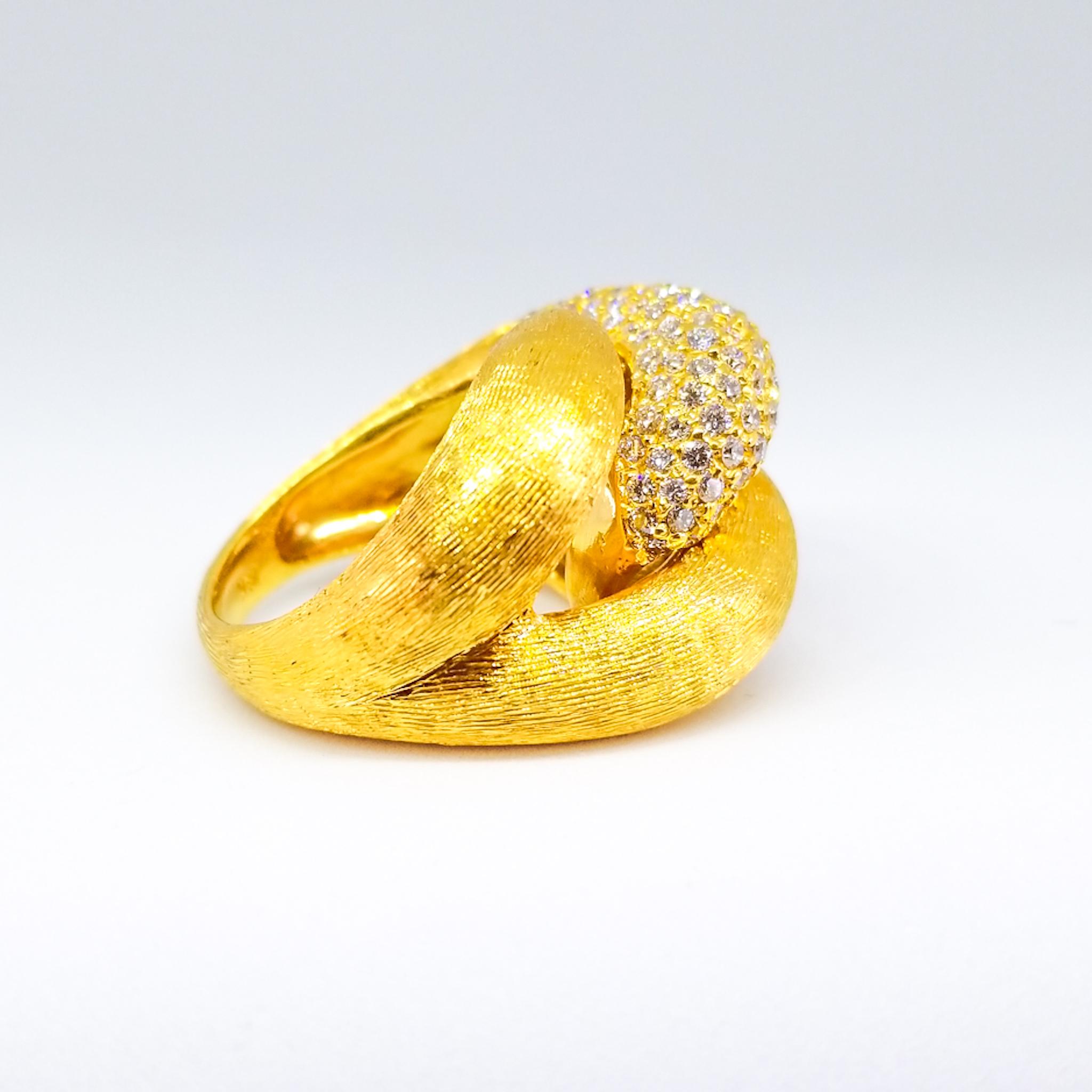 Women's or Men's 2.38 Carat Hand Florentine Bombe Diamond Link Statement Ring 18 Karat Tom Castor For Sale