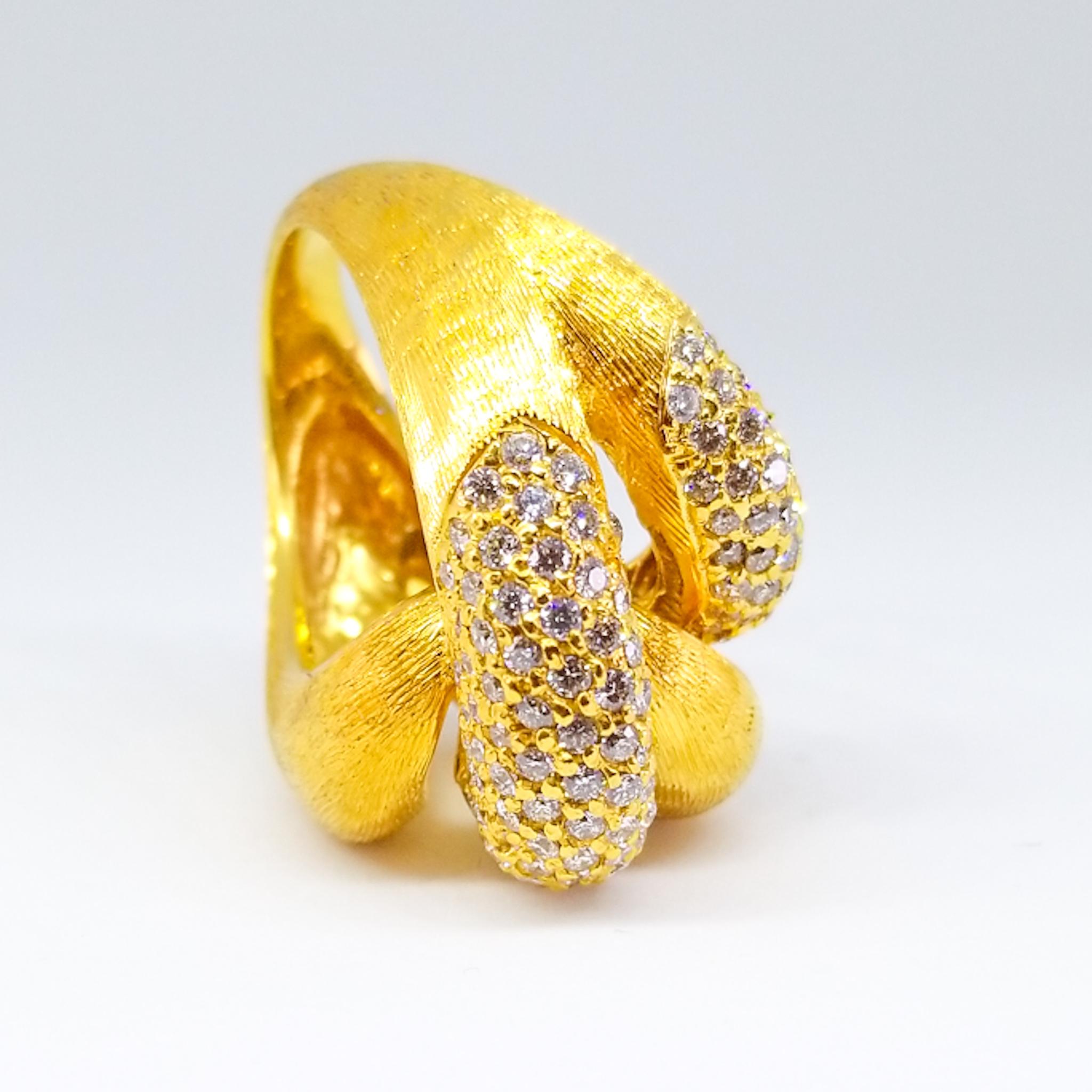 2.38 Carat Hand Florentine Bombe Diamond Link Statement Ring 18 Karat Tom Castor For Sale 1