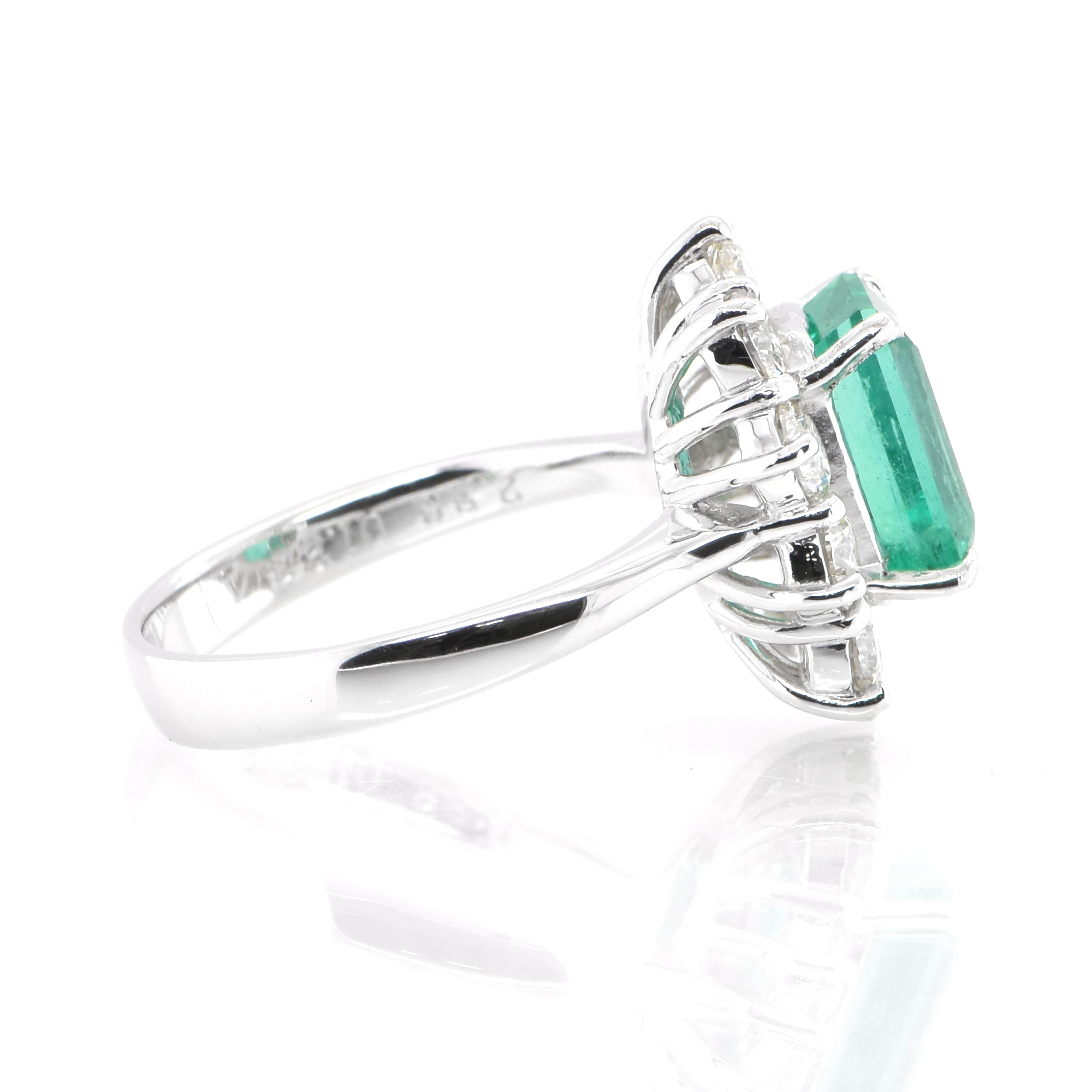 2.38 Carat Natural Colombian Emerald and Diamond Ring Set in Platinum In New Condition In Tokyo, JP