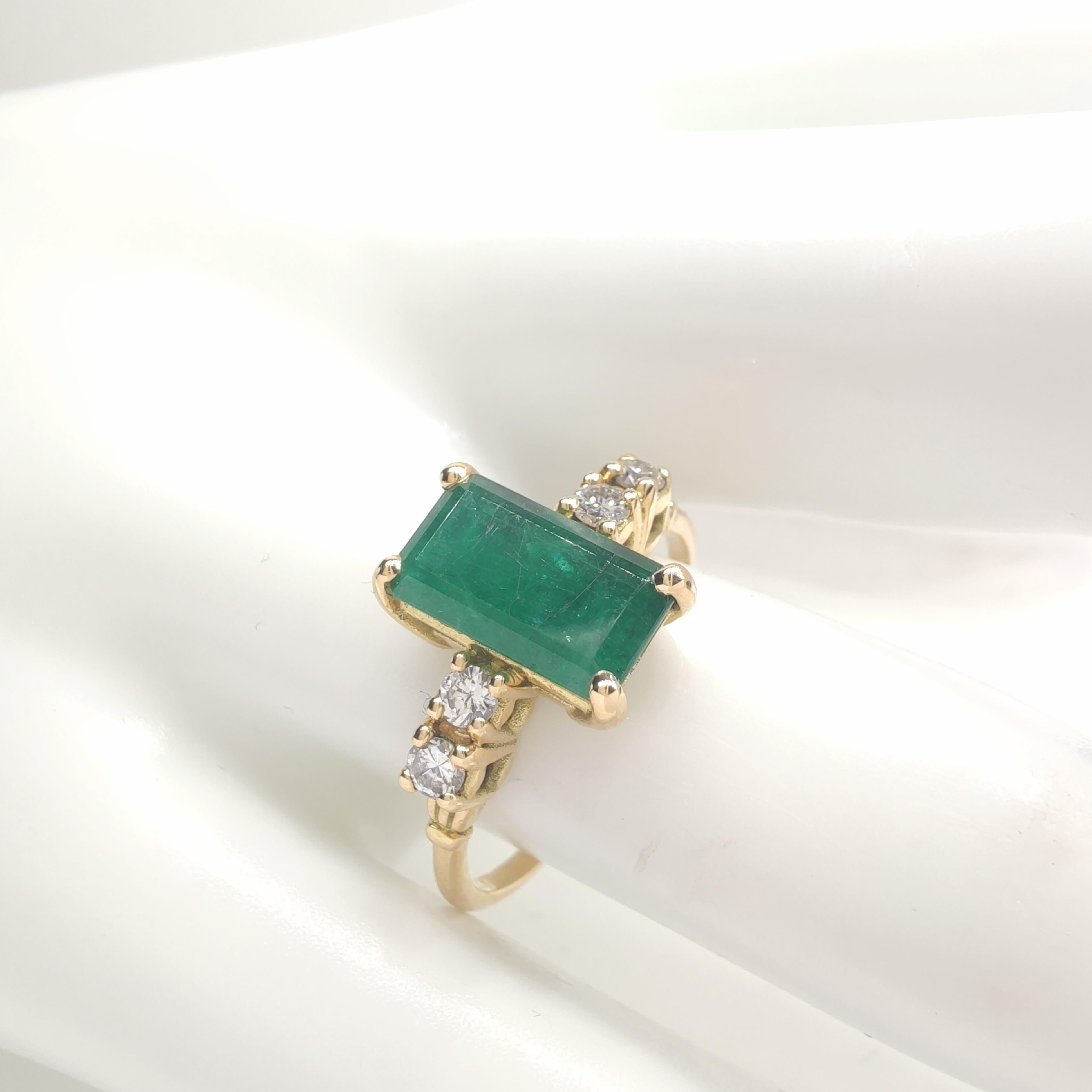 Contemporary 2.38 carat Natural Emerald -Diamond Ring in 18K Yellow Gold – Engagement Design