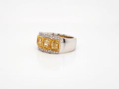 2,38 Karat Gelber Diamantring mit vier Steinen im Strahlenschliff aus 18 Karat Gold.