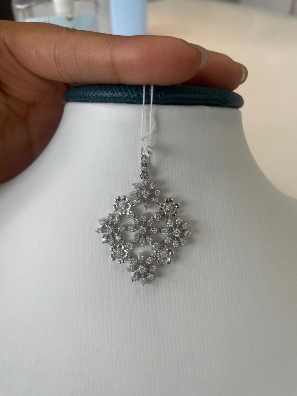 Ciondolo con diamante da 2,38 carati In condizioni ottime in vendita a Hong Kong, HK