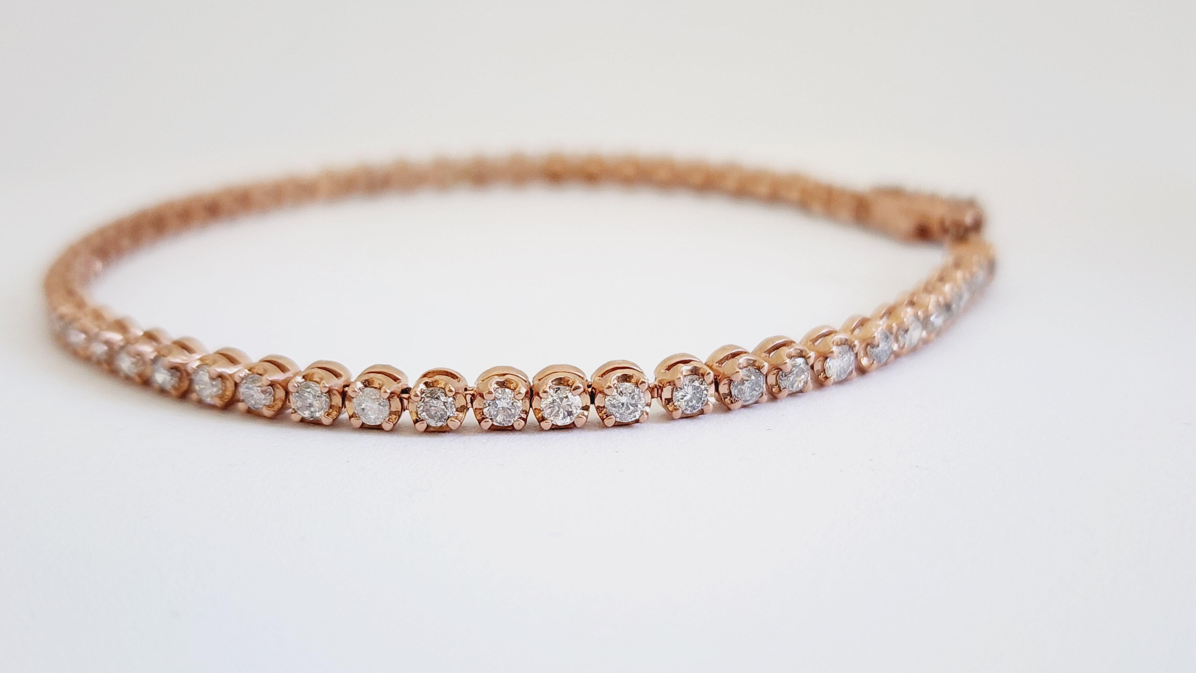 Taille ronde Bracelet tennis coupe-douce en or rose 14 carats et diamants naturels de 2,38 carats en vente