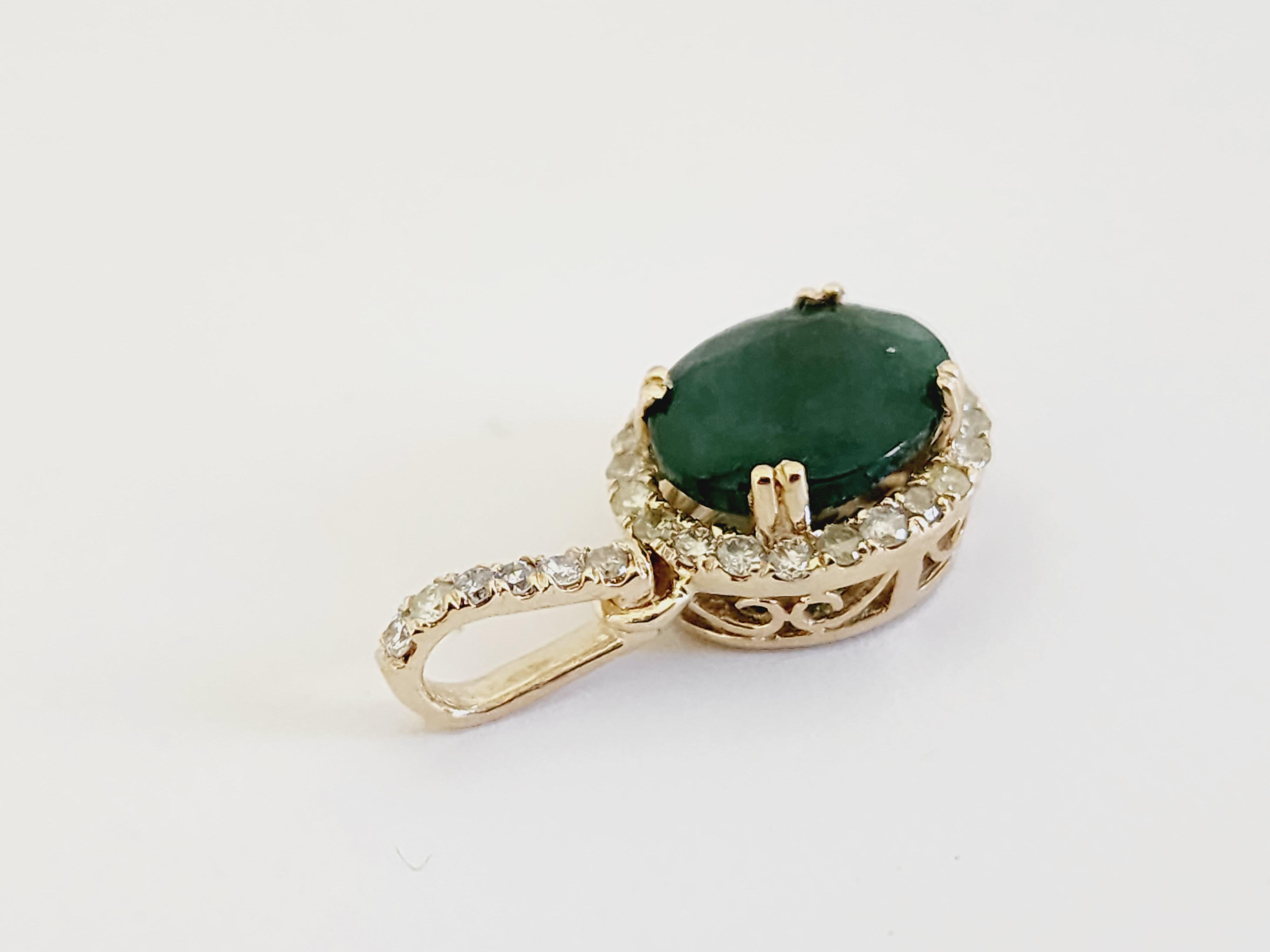 2.38 Carats Natural Emerald Diamond Pendant Yellow Gold 14 Karat In New Condition In Great Neck, NY