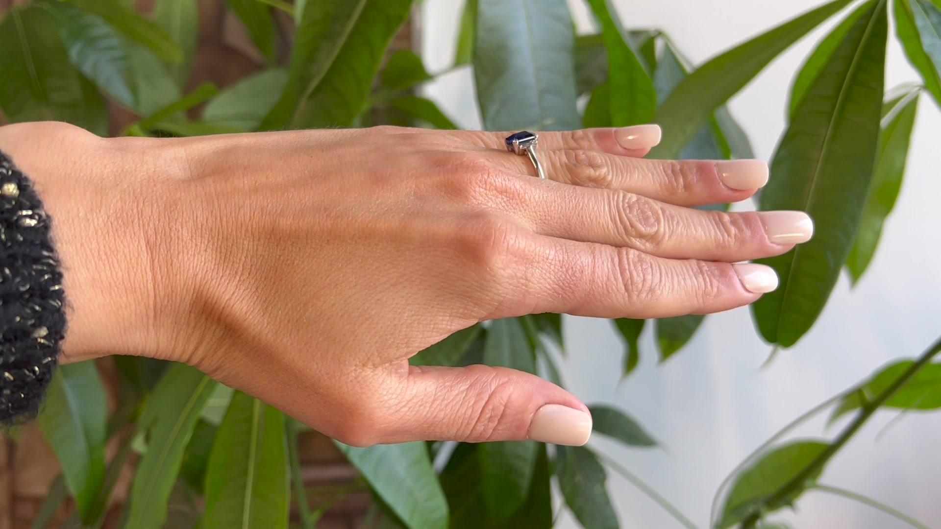 2.38 Carats Sapphire Diamond Platinum Three Stone Ring In Excellent Condition In Beverly Hills, CA