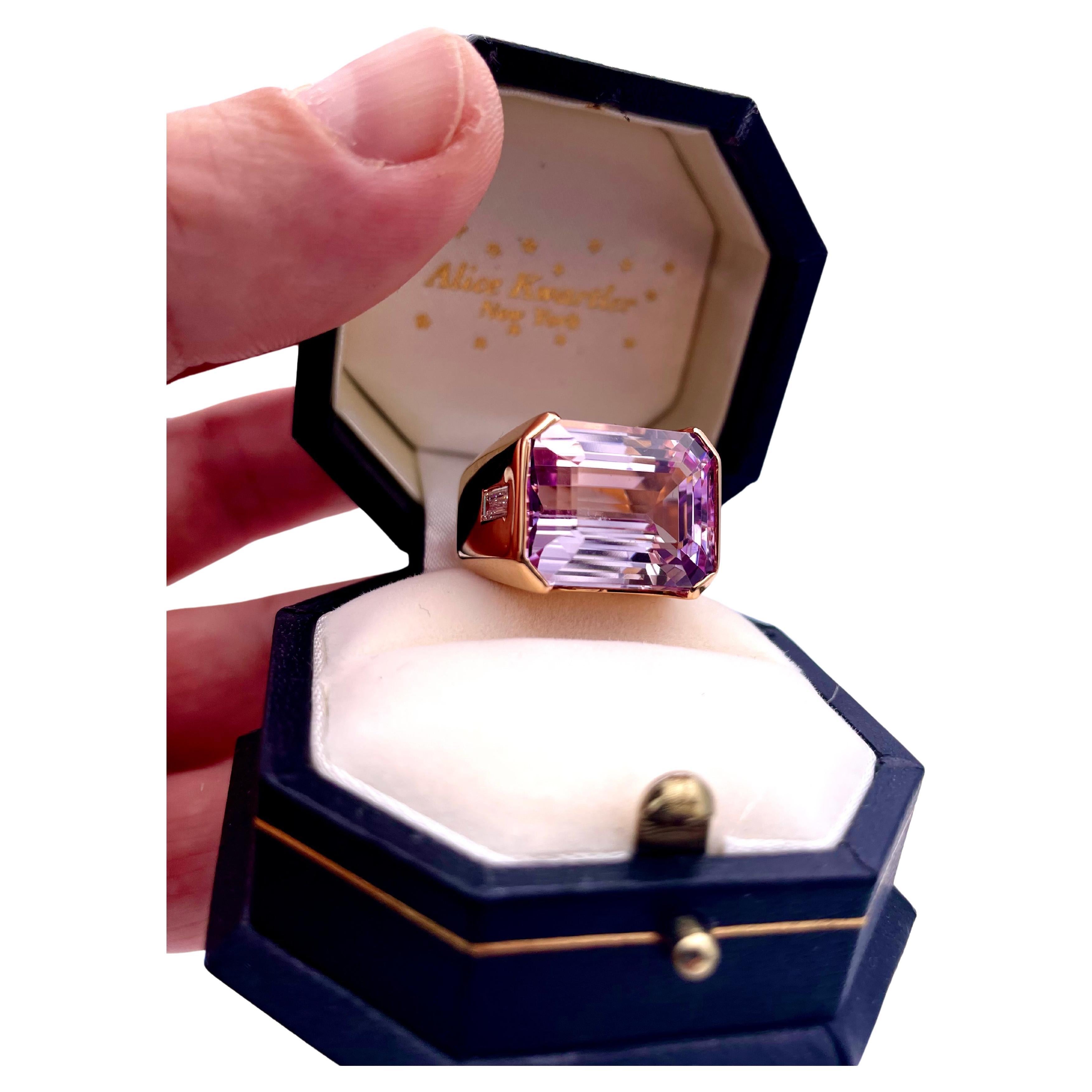 23,87 Ct. Anello in oro rosa con Kunzite e diamanti