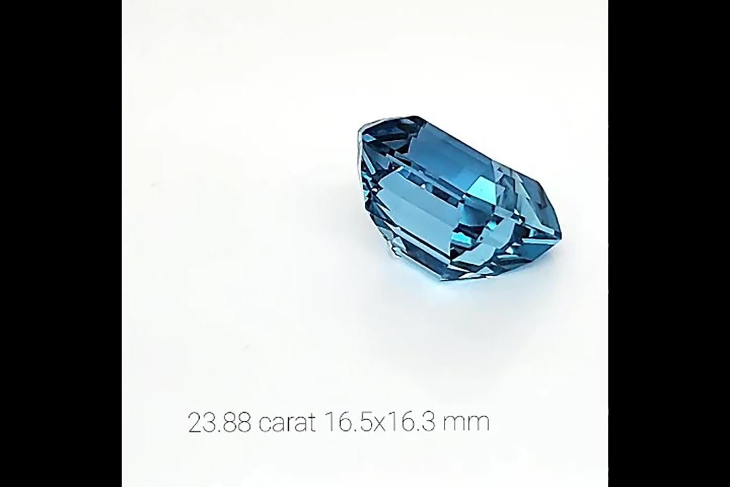 23,88 Karat Intensives Blau Quadratischer Smaragd Aquamarin Natürlicher Edelstein im Zustand „Neu“ im Angebot in New York, NY