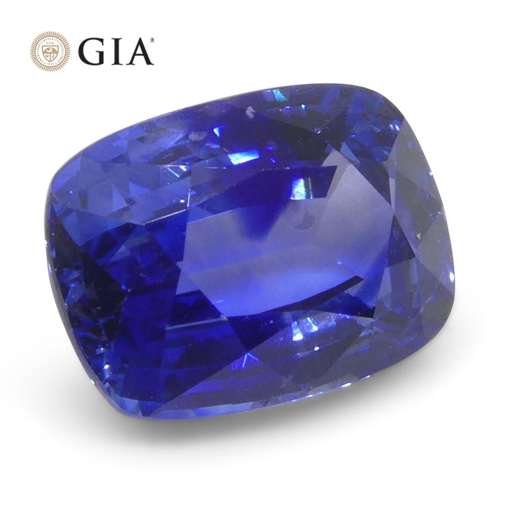 2.38ct Cushion Blue Sapphire GIA Certified Madagascar In New Condition For Sale In Toronto, Ontario