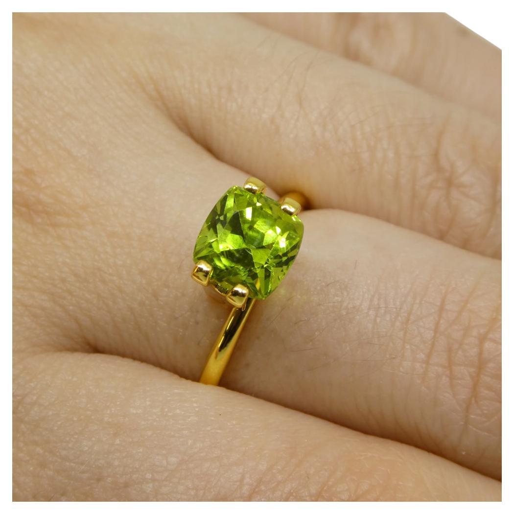 2,38 Karat gelbgrüner Peridot im Kissenschliff im Angebot