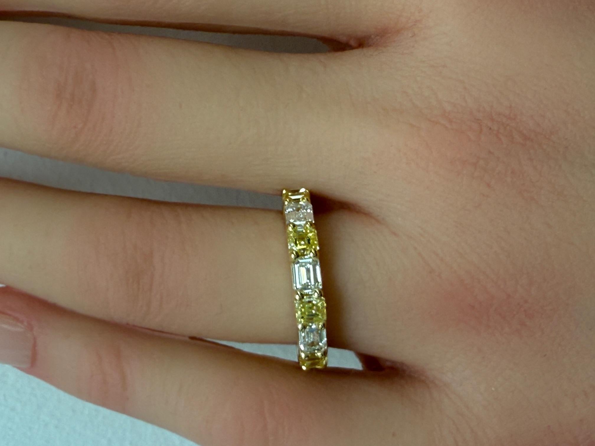 2,38ctw Fancy Intense Yellow Diamond & Smaragdschliff Diamant Ring in 18K Gold im Angebot 1