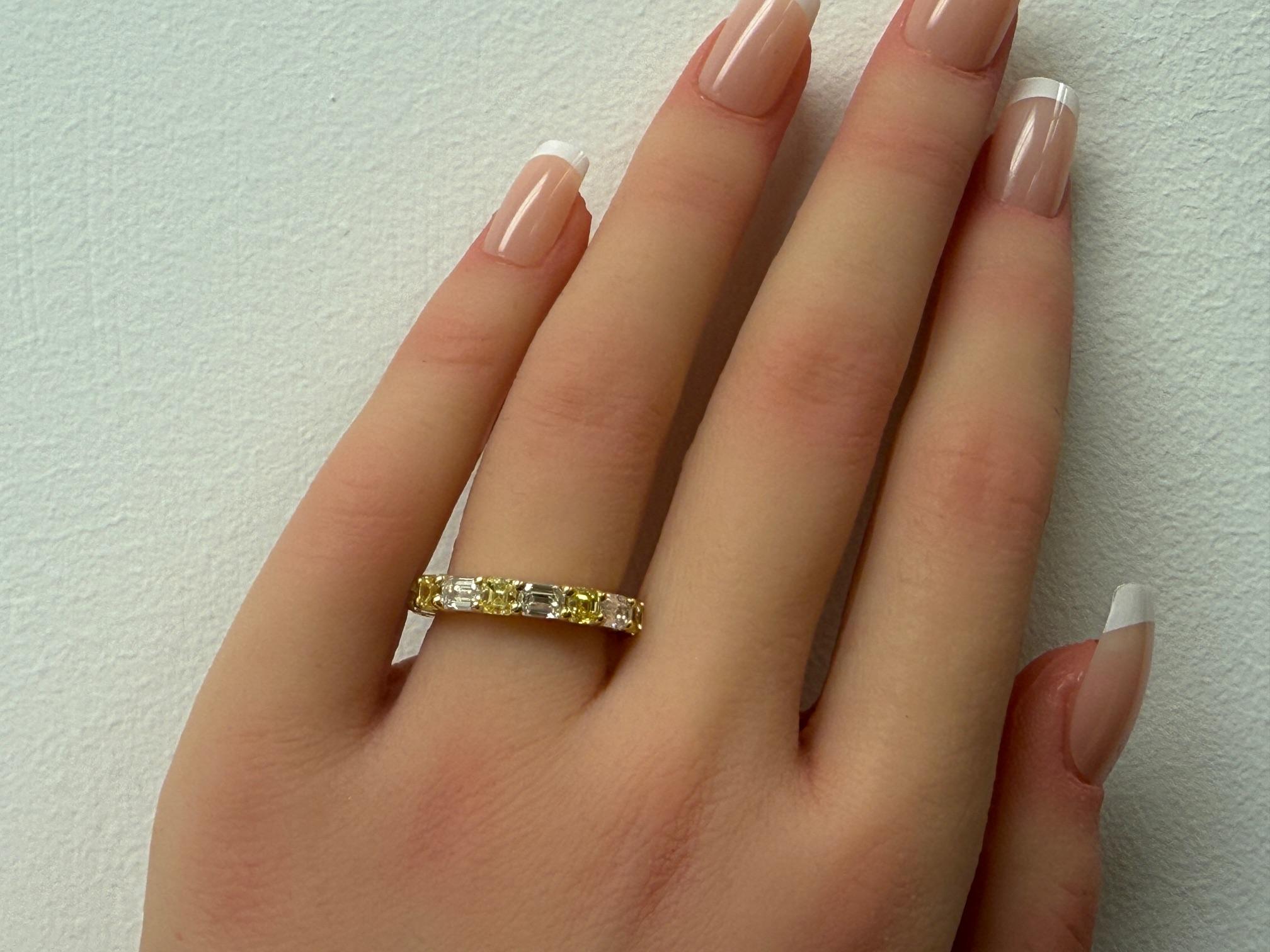 2,38ctw Fancy Intense Yellow Diamond & Smaragdschliff Diamant Ring in 18K Gold im Angebot 2