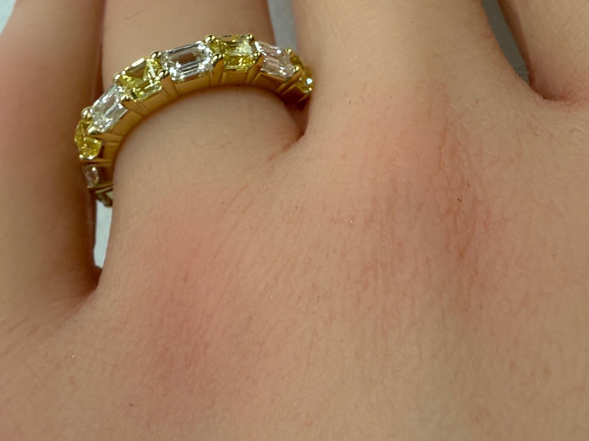 2,38ctw Fancy Intense Yellow Diamond & Smaragdschliff Diamant Ring in 18K Gold im Angebot 4