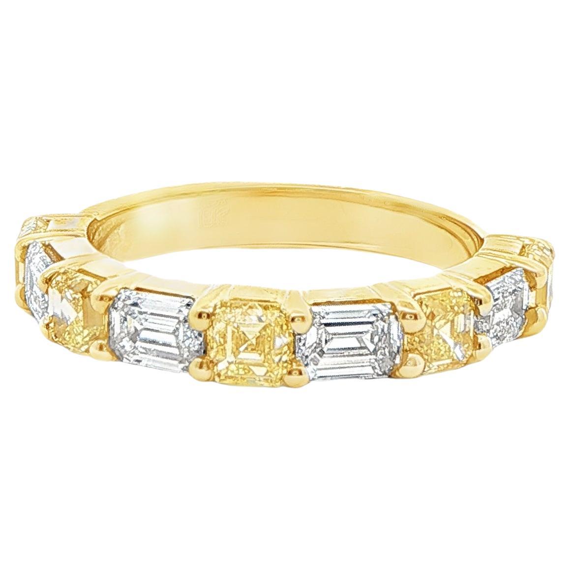 2,38ctw Fancy Intense Yellow Diamond 
Smaragdschliff Diamant Ring in 18K Gold