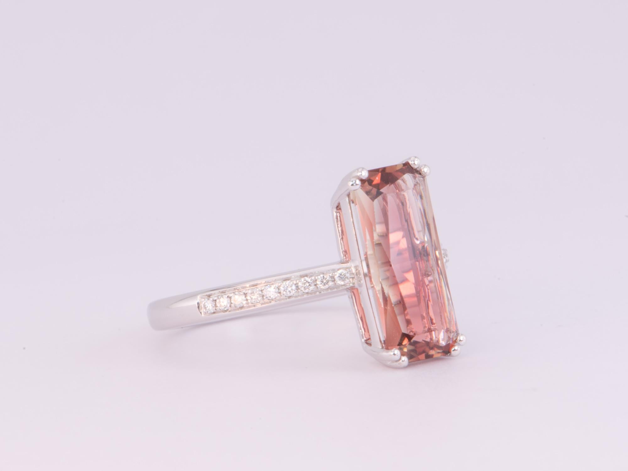 ♥ The item measures 13.5mm in length, 7mm in width, and stands 5.2mm tall from the finger. Band width is 2mm.
♥ Ring size: US Size 7 (Free resizing up or down 1 size)
♥ Material: 14K White Gold
♥ Gemstone: Oregon sunstone, 2.38ct; earth-mined