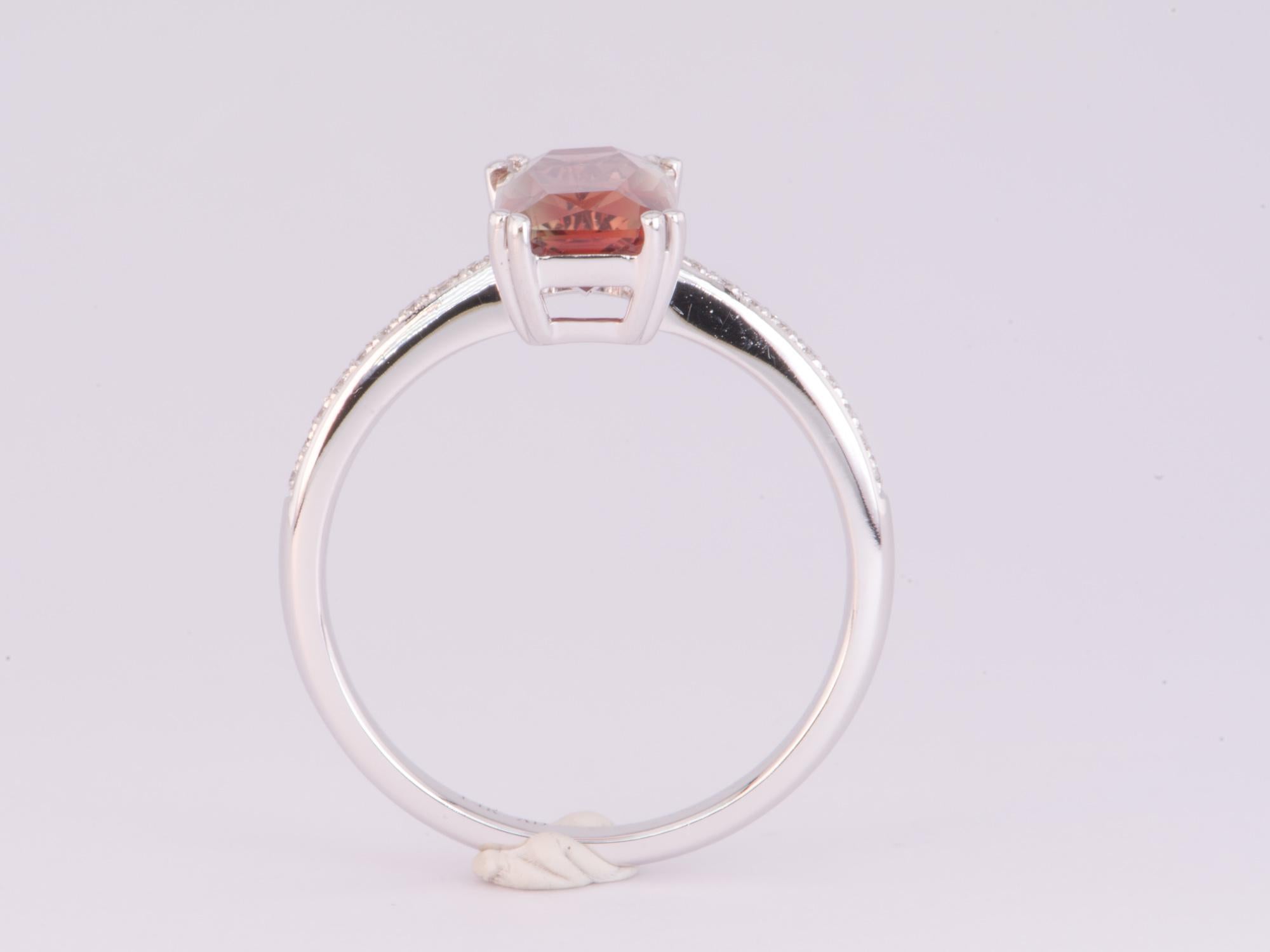 2,38 Karat Oregon Sonnenstein mit Diamantband 14K Weißgold Verlobungsring R6586 (Kissenschliff) im Angebot