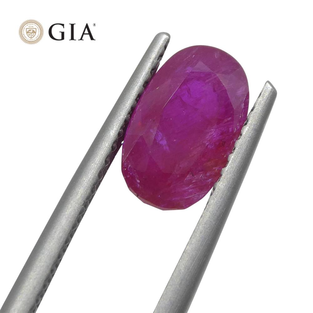 Rubino ovale rosso violaceo 2.38ct GIA certificato Tajikistan non riscaldato in vendita 1