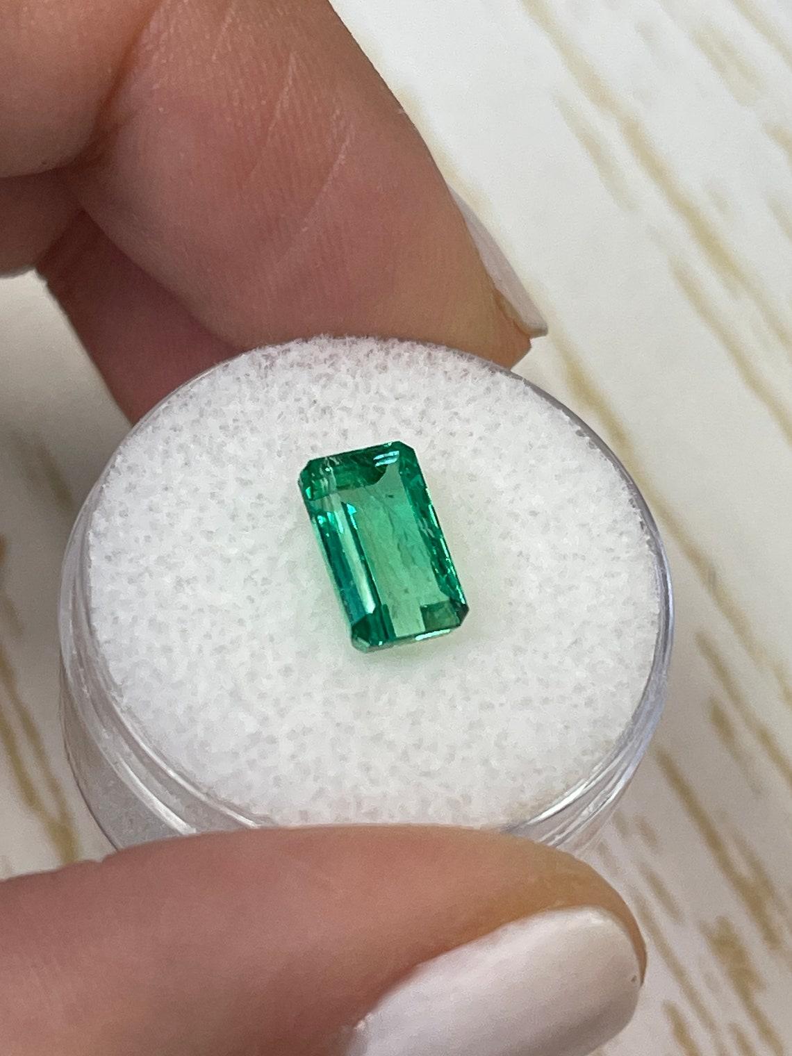 2.38ct Slender Muzo Green Emerald Cut Colombian Gem 10x6 Genuine May Birthstone (pierre de naissance de mai) Unisexe en vente