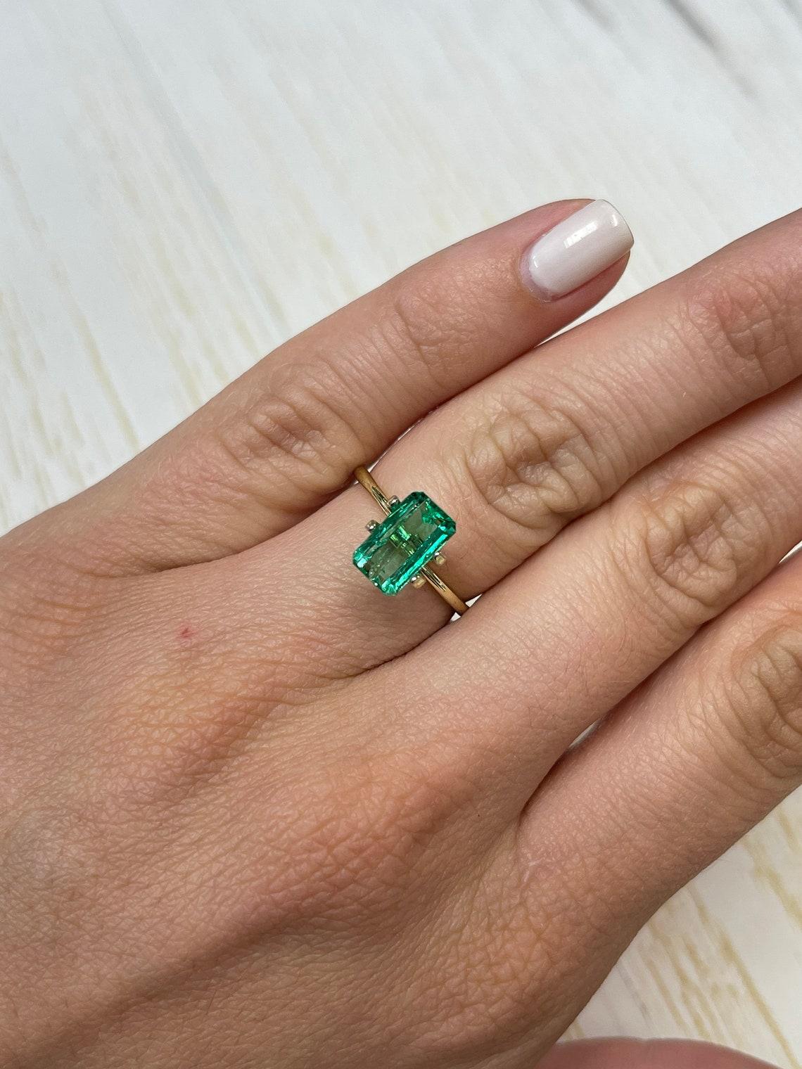 2.38ct Slender Muzo Green Emerald Cut Colombian Gem 10x6 Genuine May Birthstone (pierre de naissance de mai) en vente 2