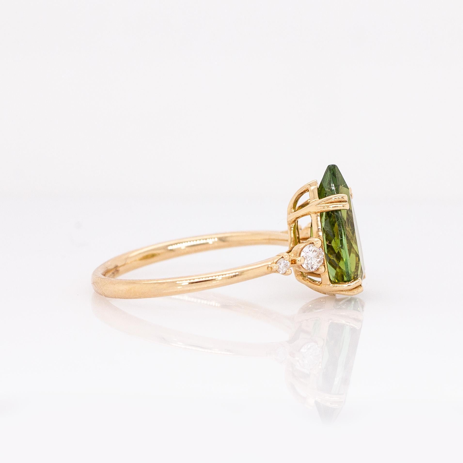 Anello con tormalina verde da 2,38 carati e diamanti naturali: Oro massiccio 14k, pera 12x8 mm In condizioni Nuovo in vendita a Columbus, OH