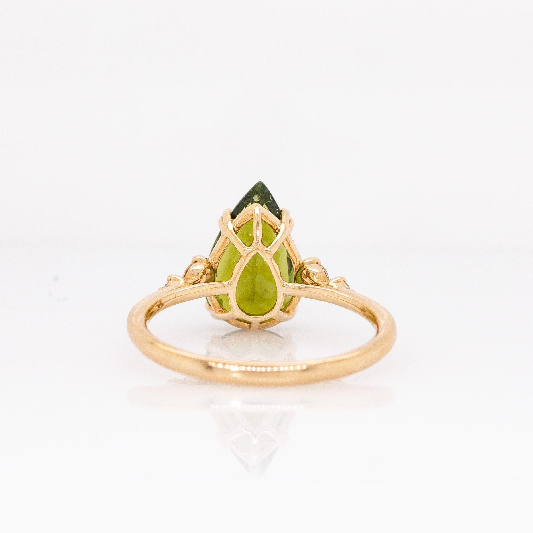 Donna Anello con tormalina verde da 2,38 carati e diamanti naturali: Oro massiccio 14k, pera 12x8 mm in vendita