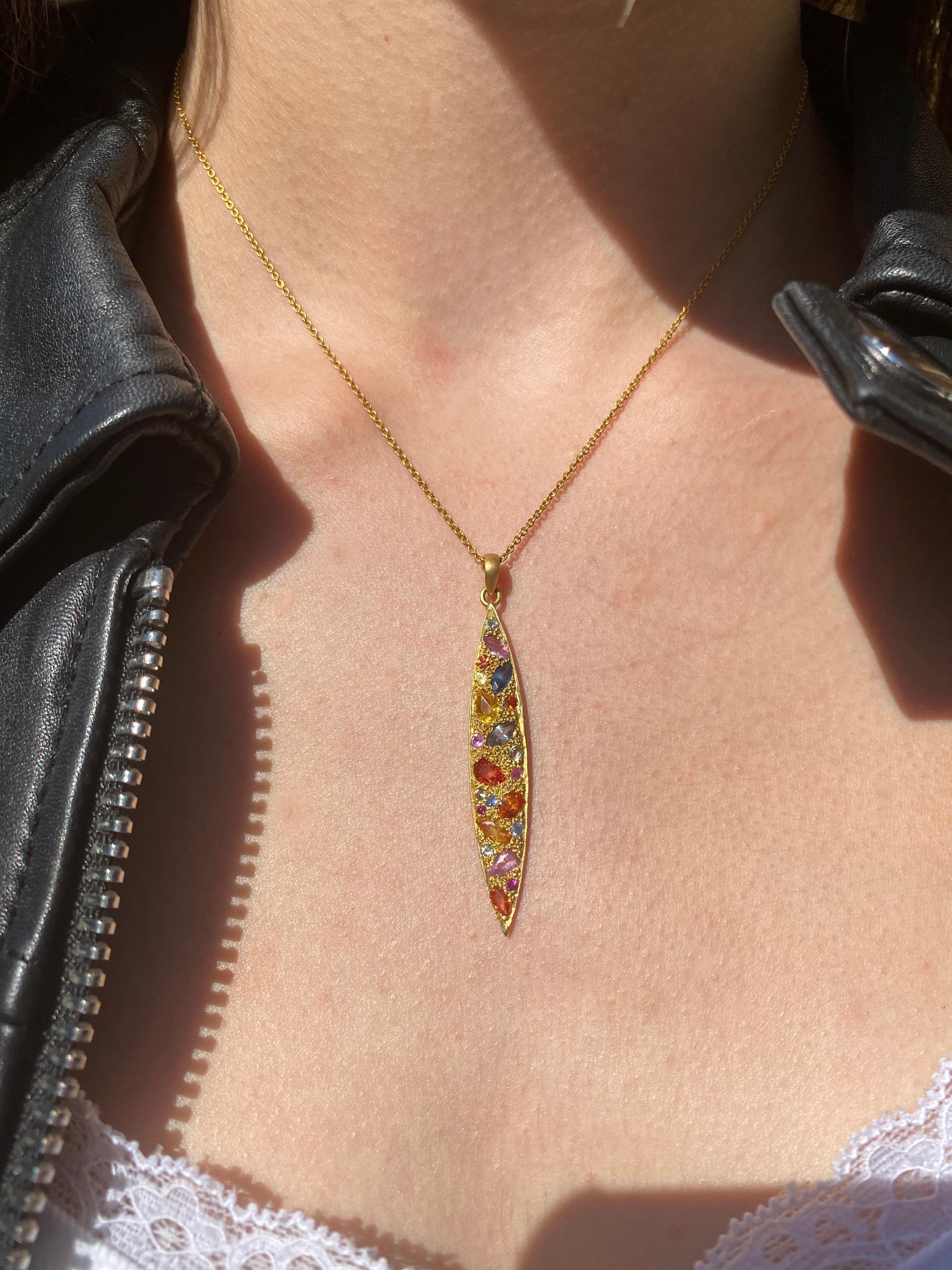 2.39 Carat Multicolored Sapphire Gold Pendant Necklace by Lauren Harper In New Condition In Winnetka, IL
