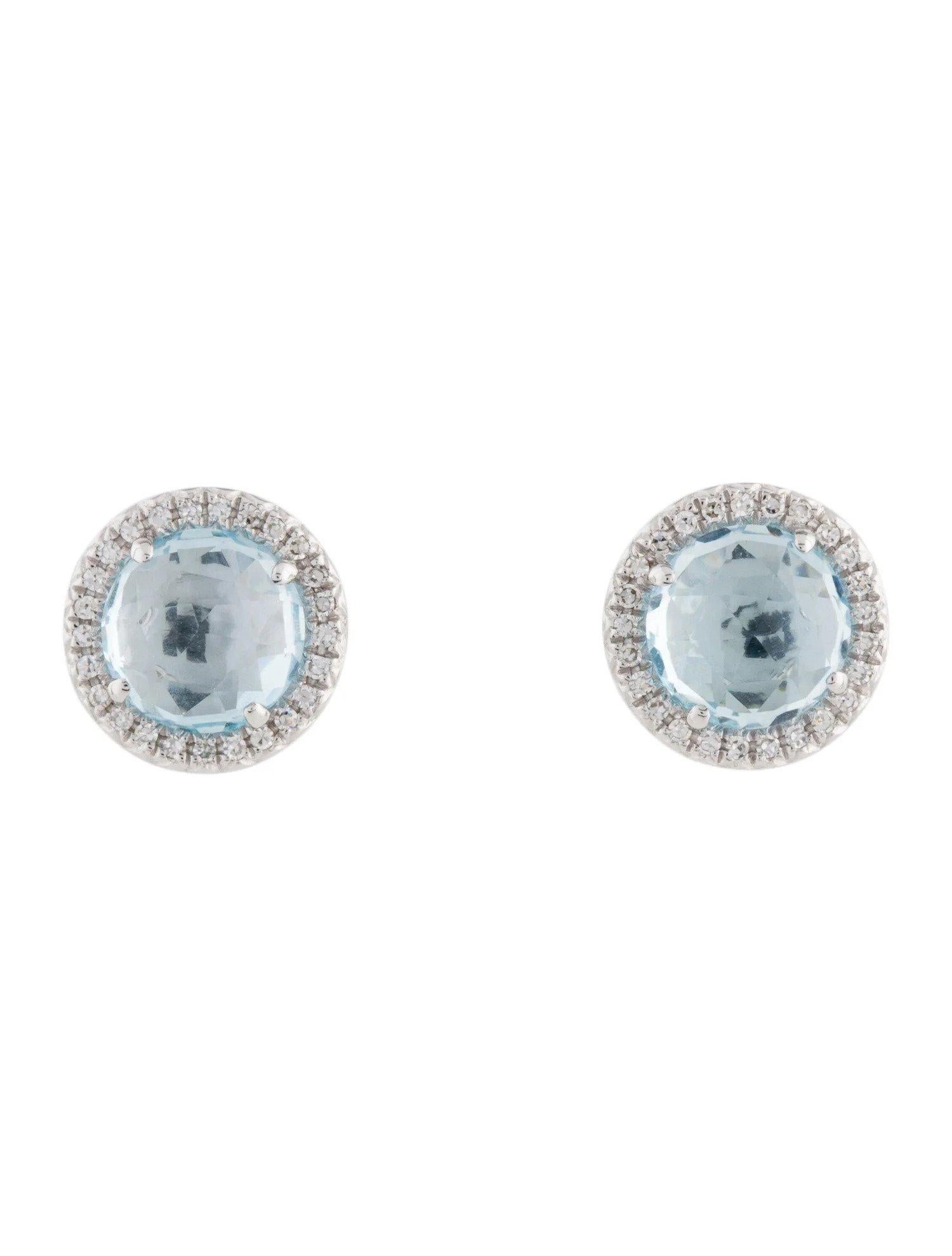 Questi orecchini con topazio blu e diamanti sono un accessorio straordinario e senza tempo che può aggiungere un tocco di glamour e raffinatezza a qualsiasi abbigliamento. 

Questi orecchini presentano ciascuno un topazio blu rotondo da 1,20 carati,