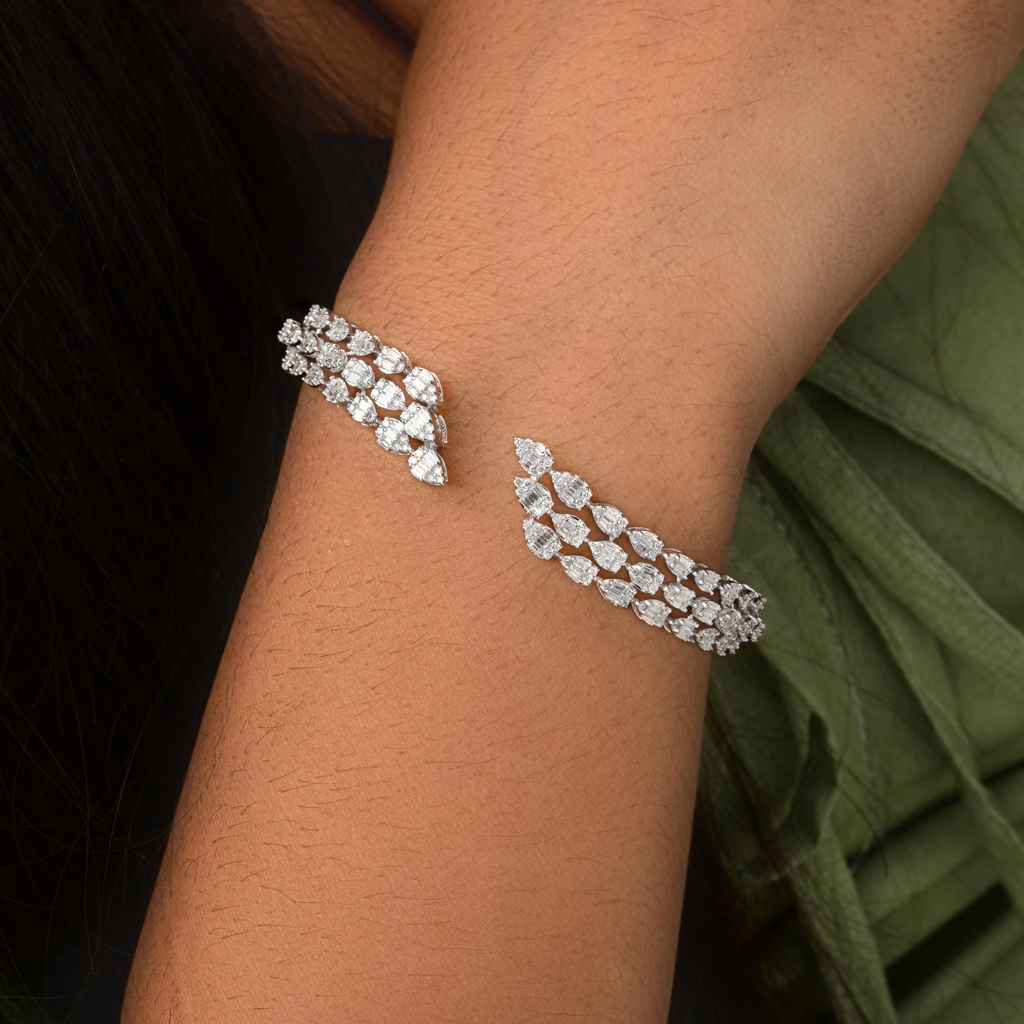 2.39 Carat SI/H Baguette Diamond Bangle Bracelet 18 Karat White Gold Jewelry In New Condition For Sale In Diera, Dubai
